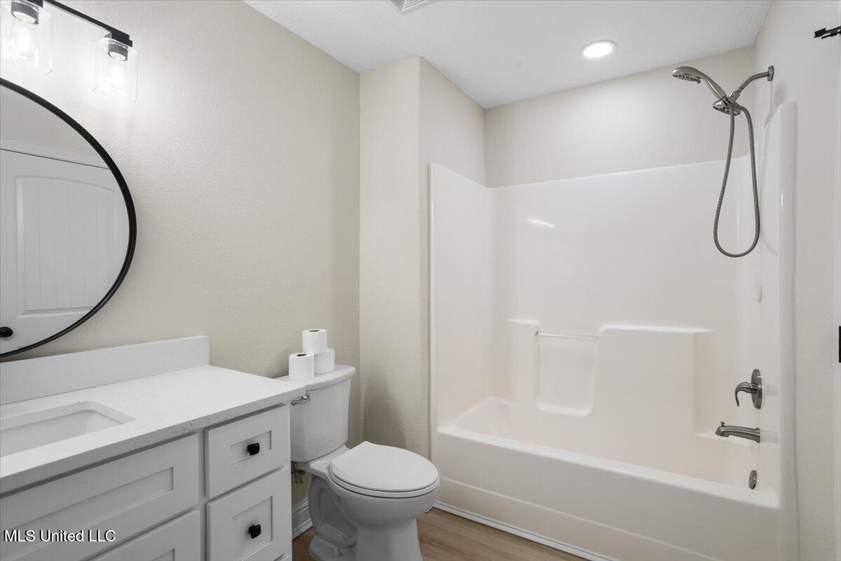 749 E North Street Property Photo 38