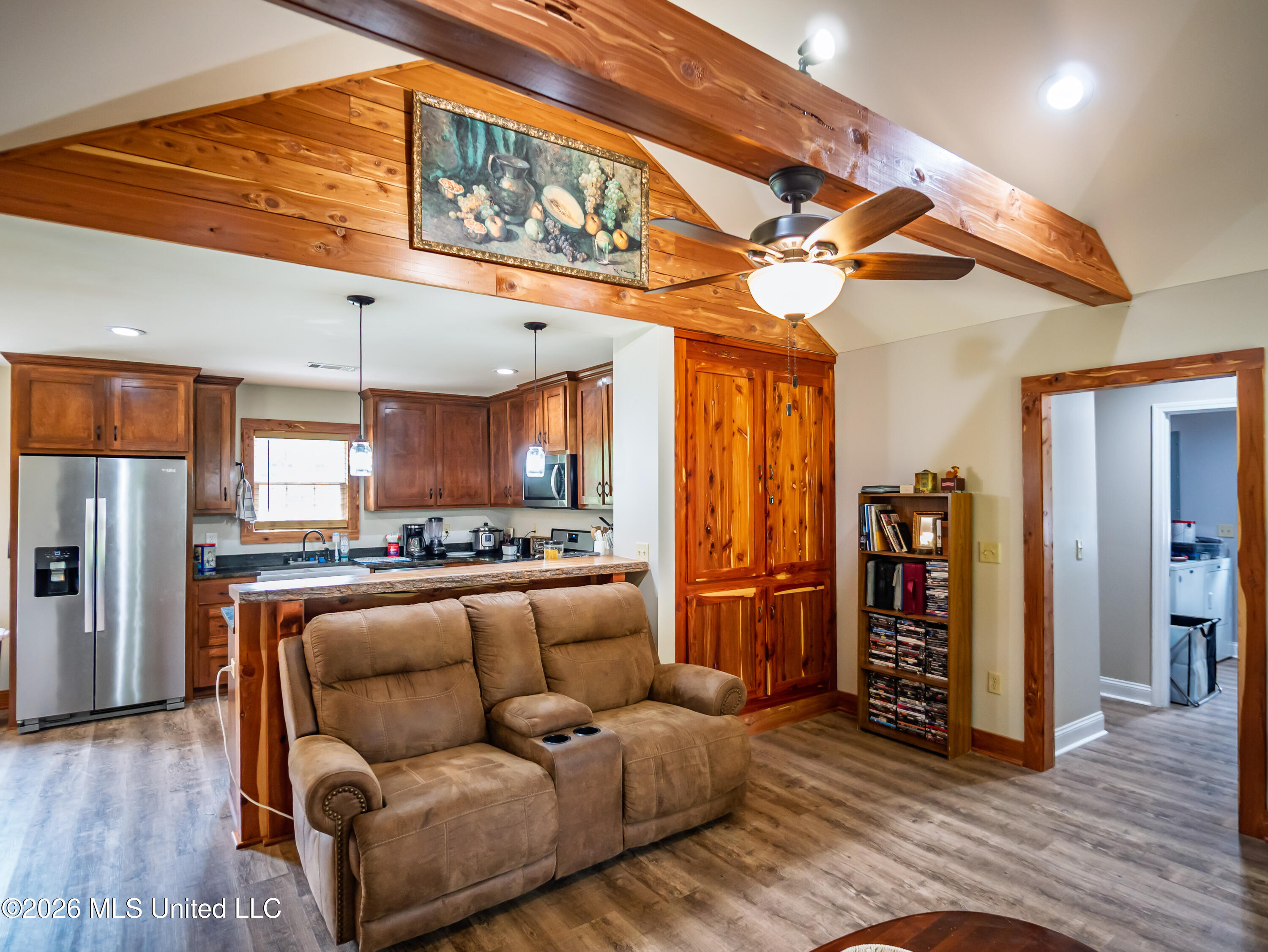 608 County Road 428 Property Photo 3