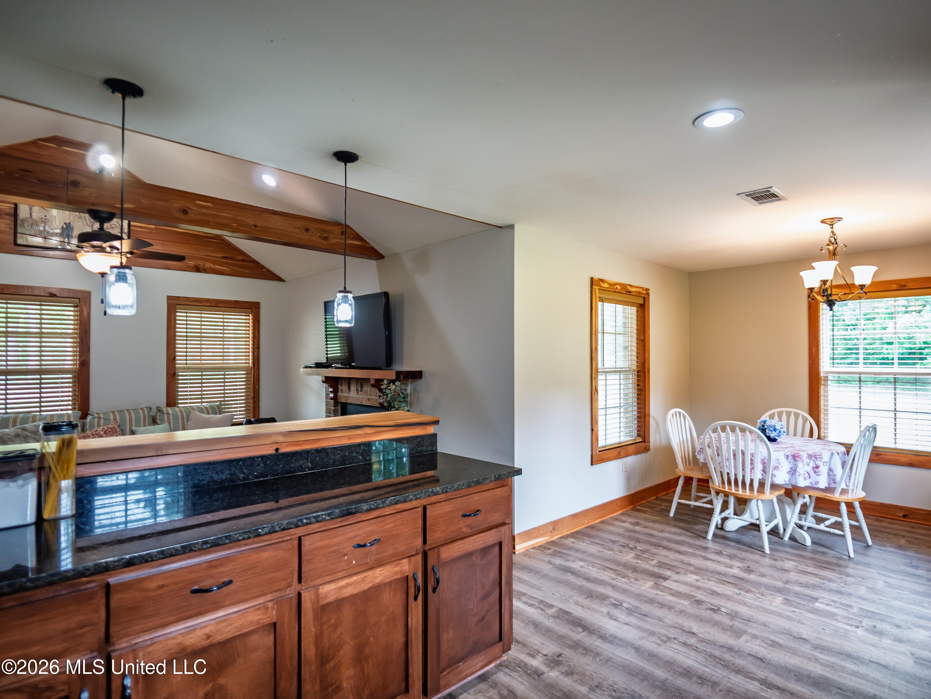 608 County Road 428 Property Photo 6