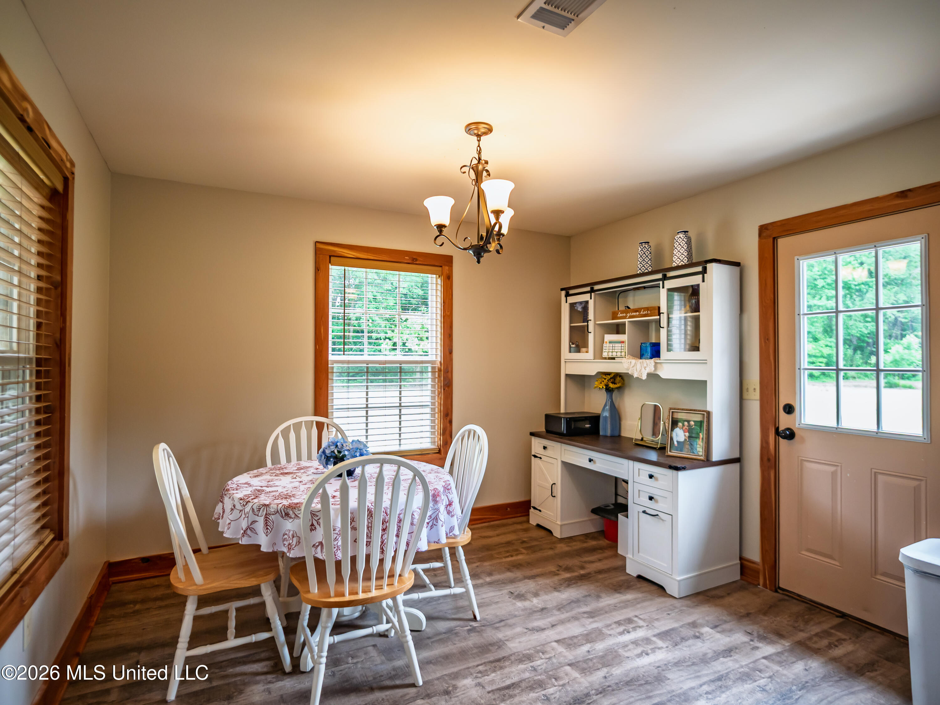 608 County Road 428 Property Photo 9
