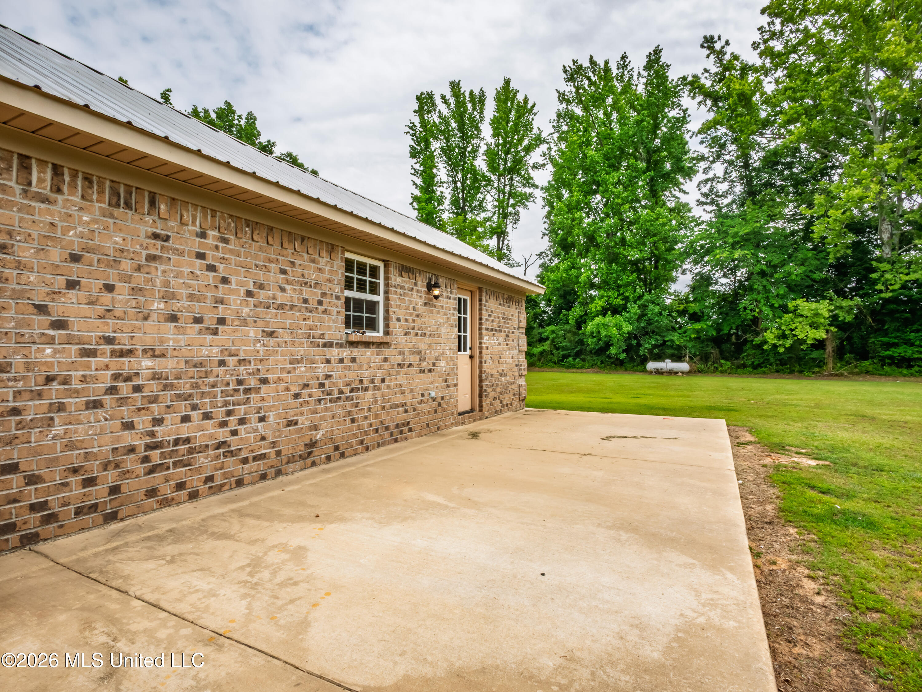 608 County Road 428 Property Photo 23