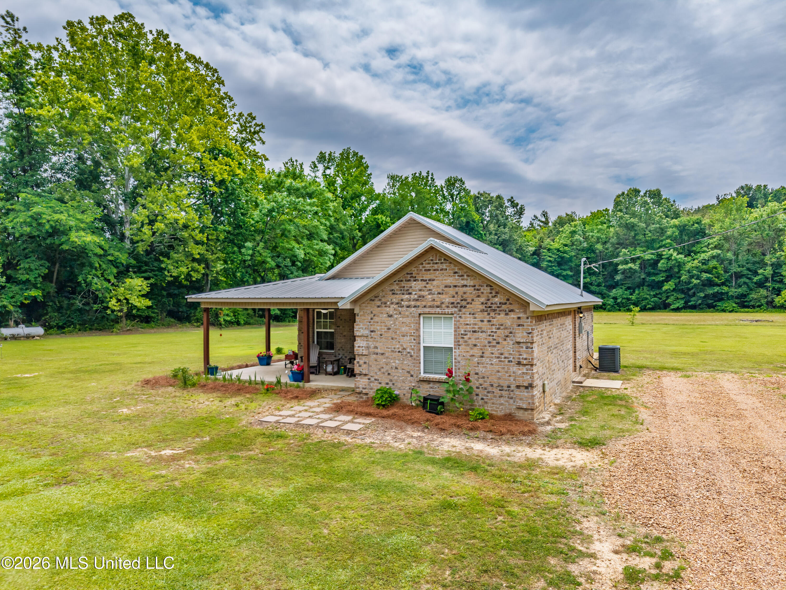 608 County Road 428 Property Photo 35