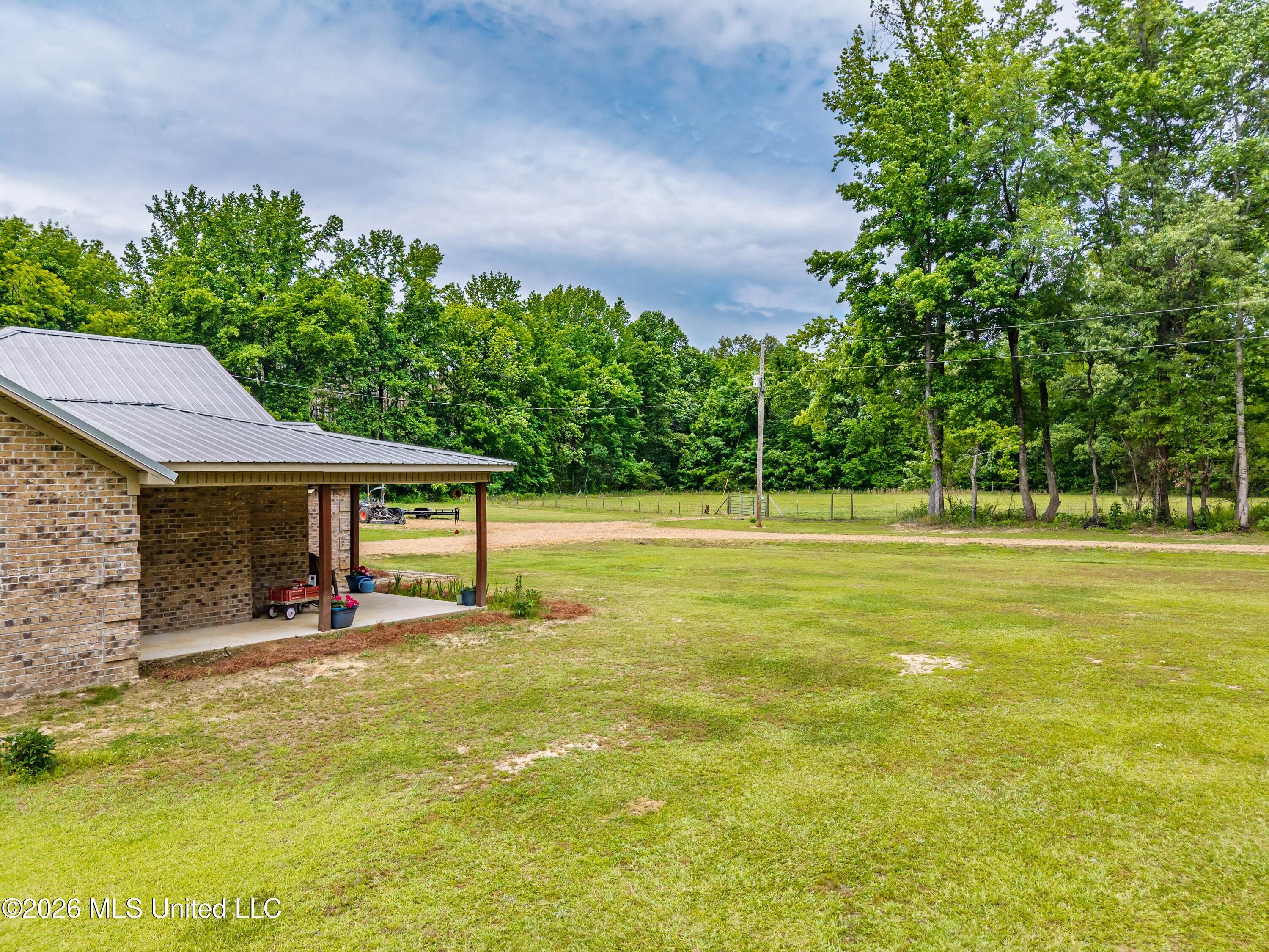 608 County Road 428 Property Photo 37