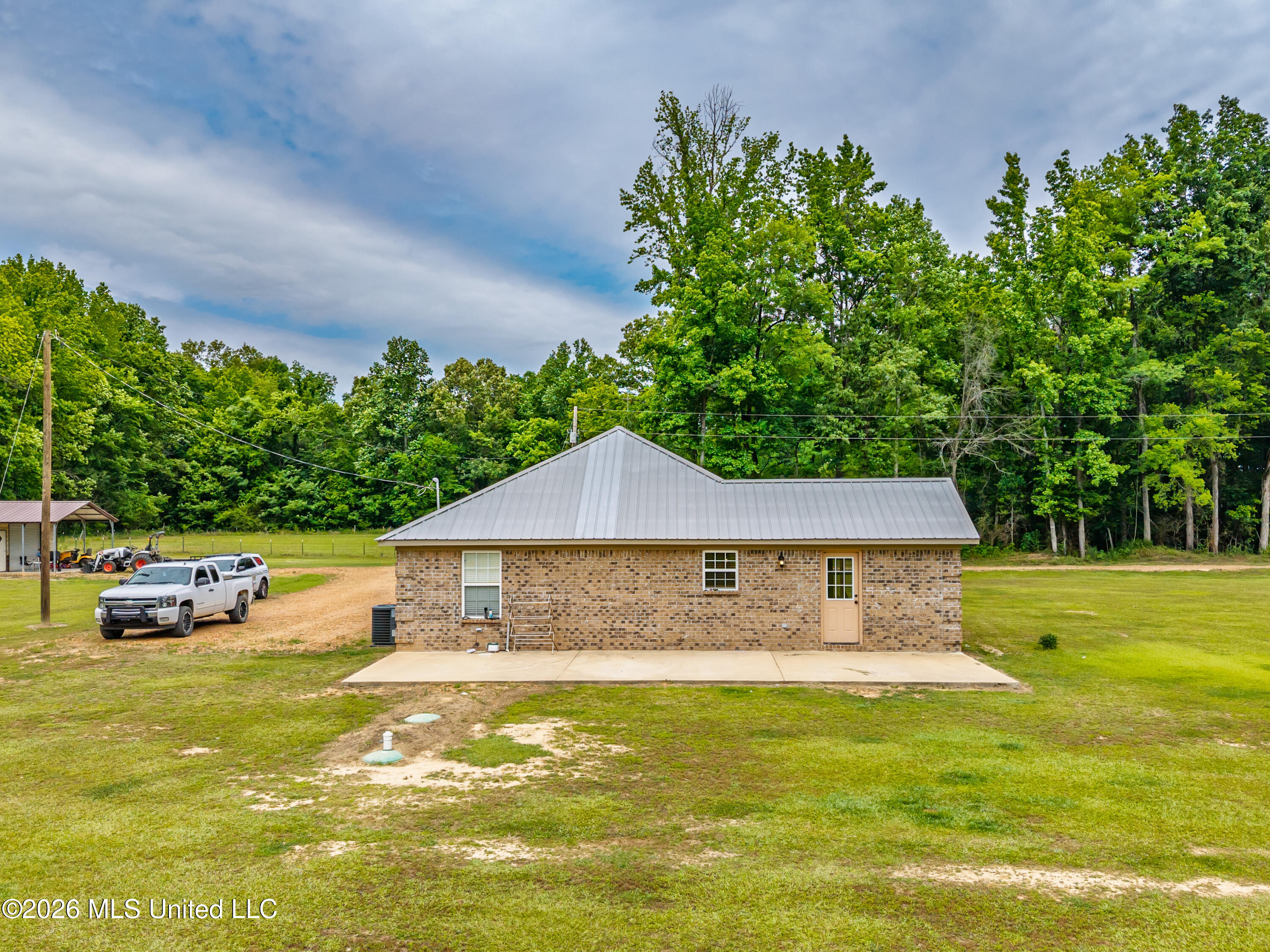 608 County Road 428 Property Photo 40