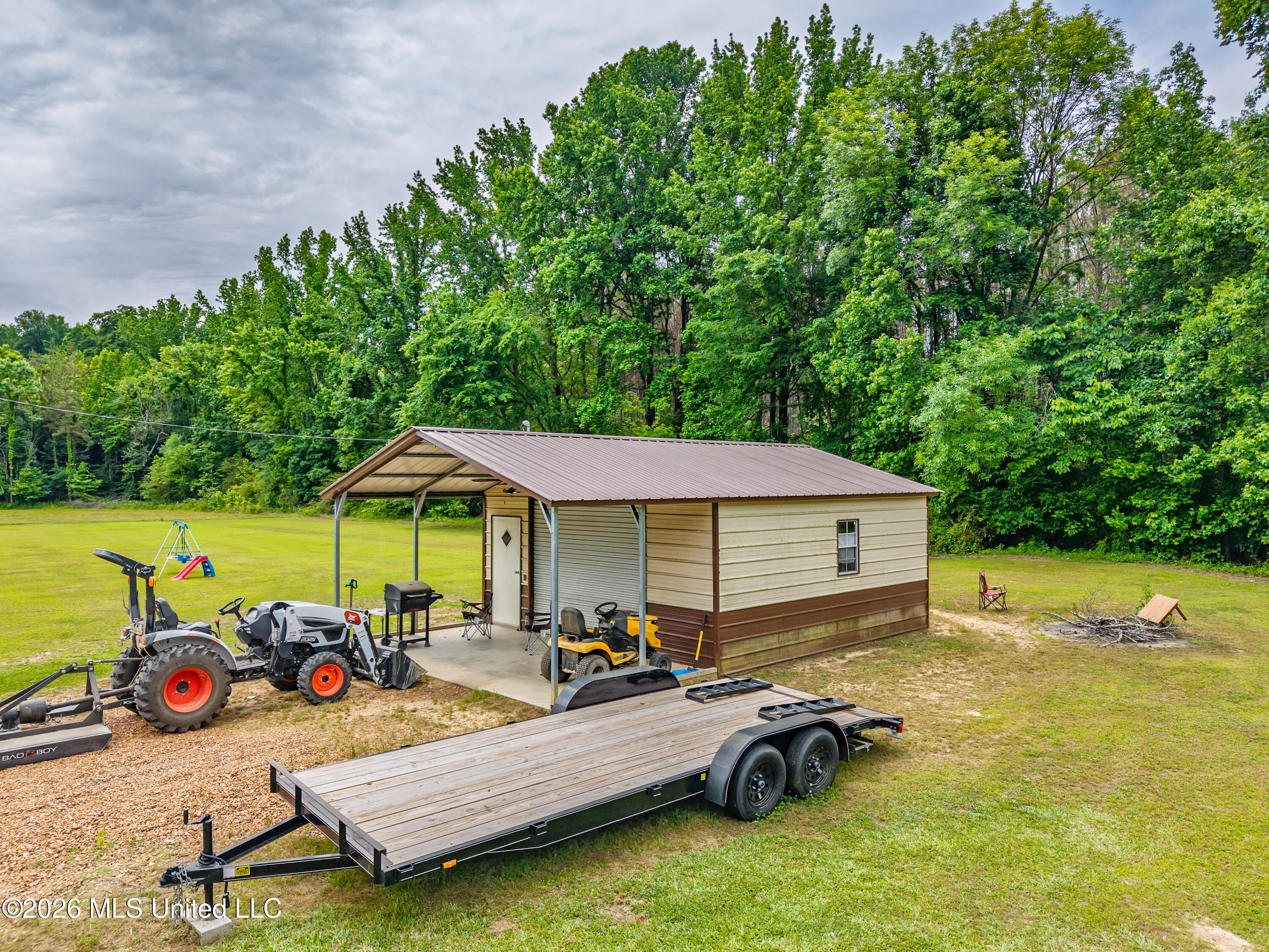 608 County Road 428 Property Photo 44