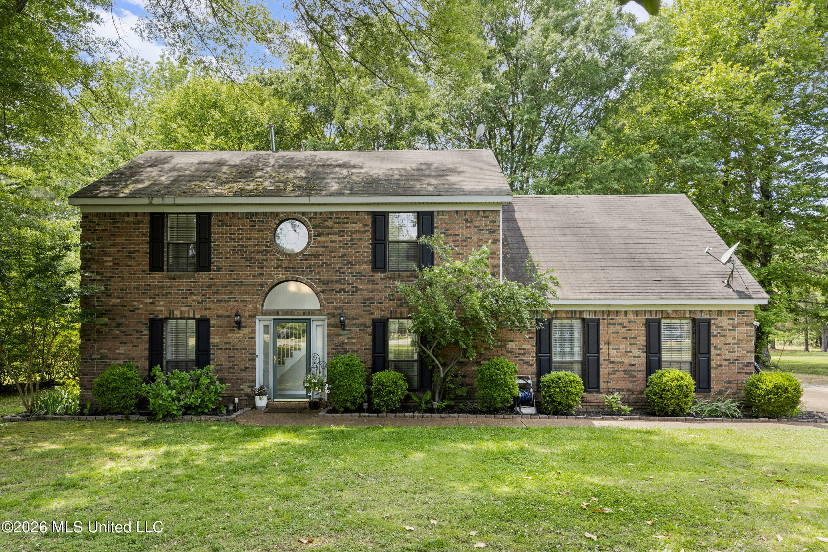 33 E Sweetwater Road Property Photo 2