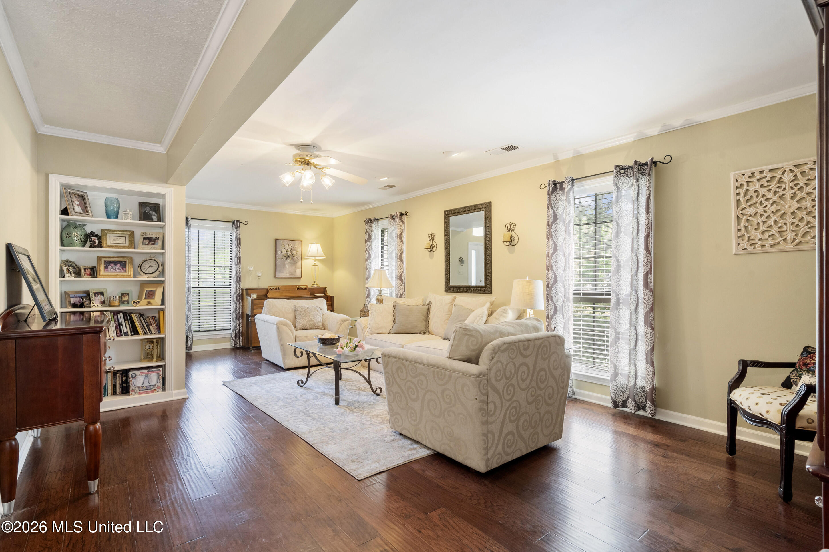 33 E Sweetwater Road Property Photo 6