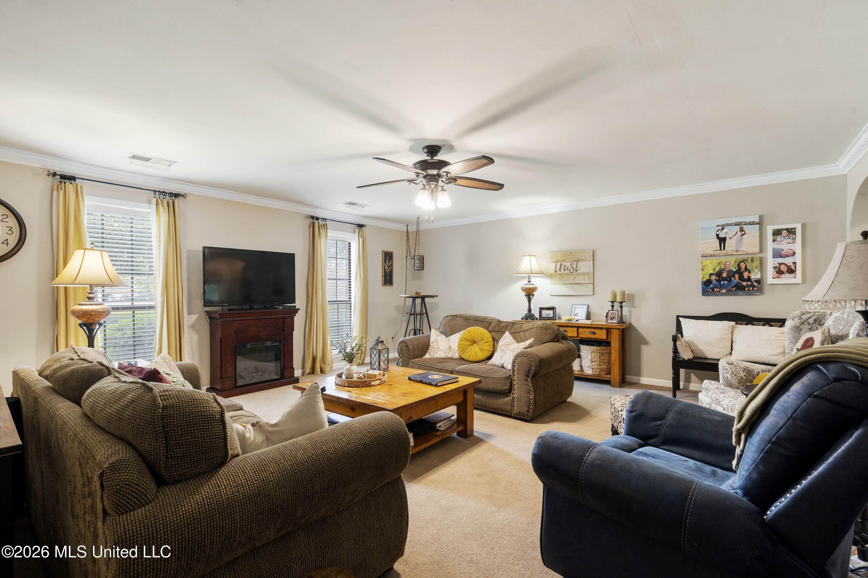 33 E Sweetwater Road Property Photo 12