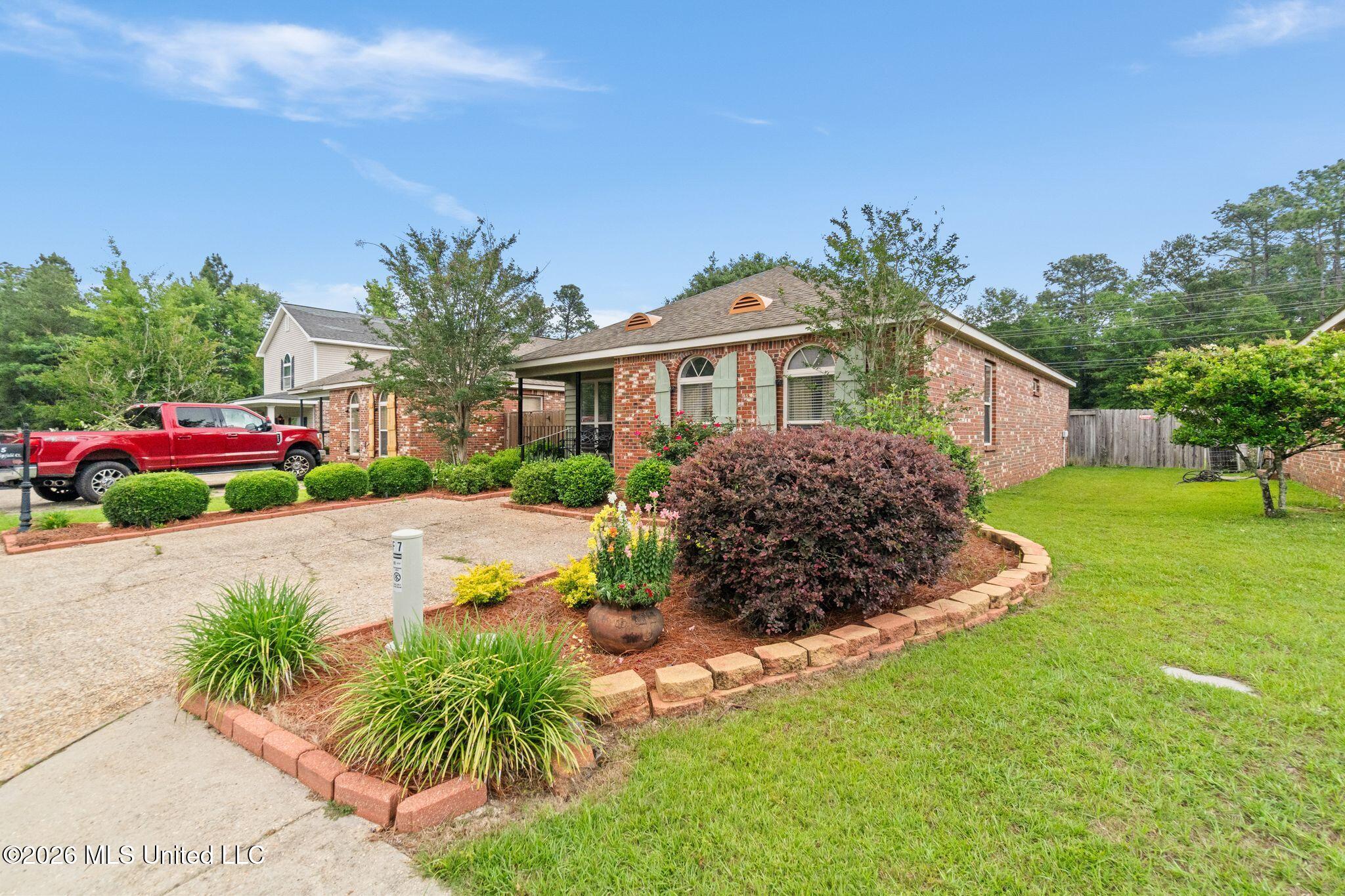 5 Bridgefield Circle Property Photo 2