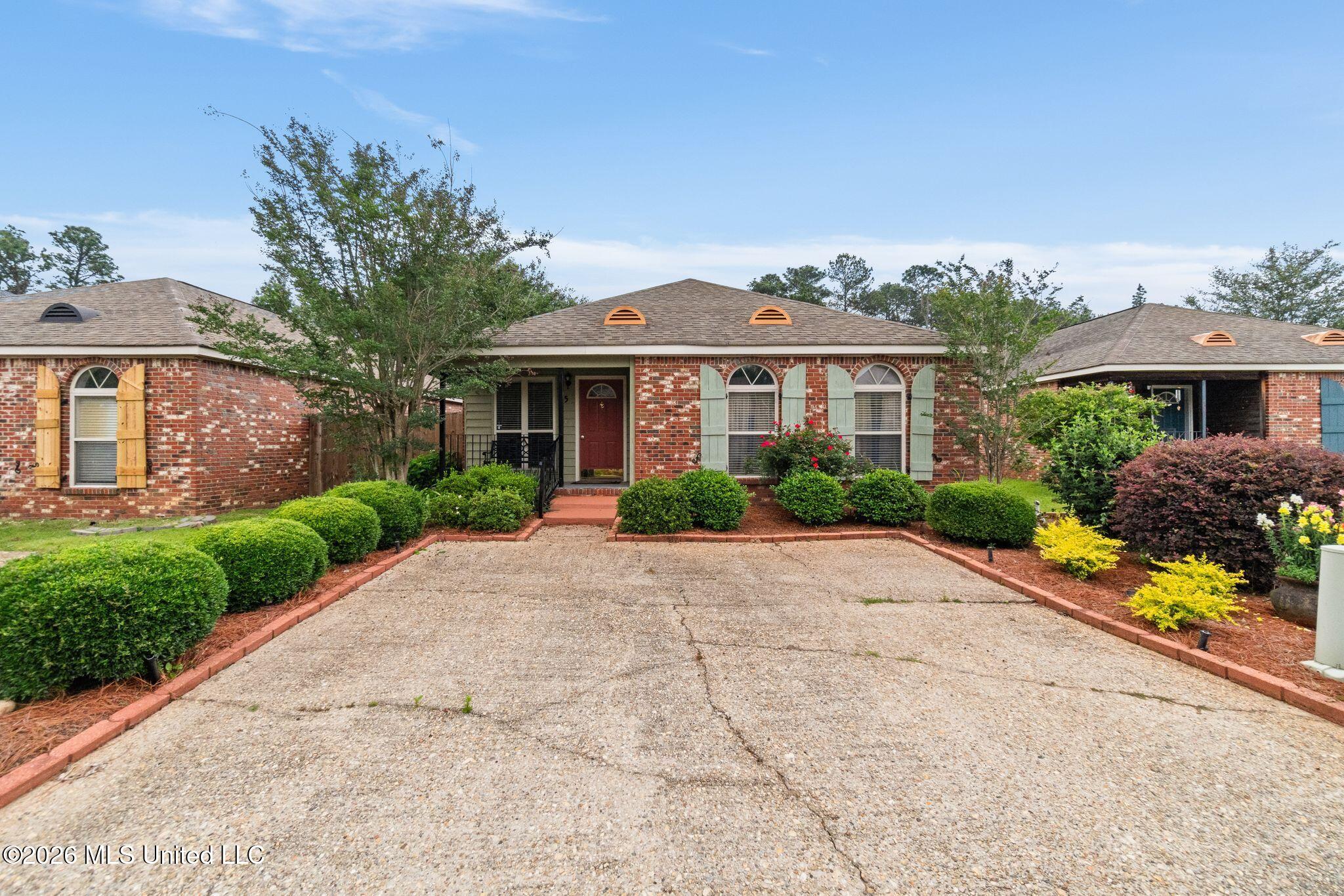 5 Bridgefield Circle Property Photo 3