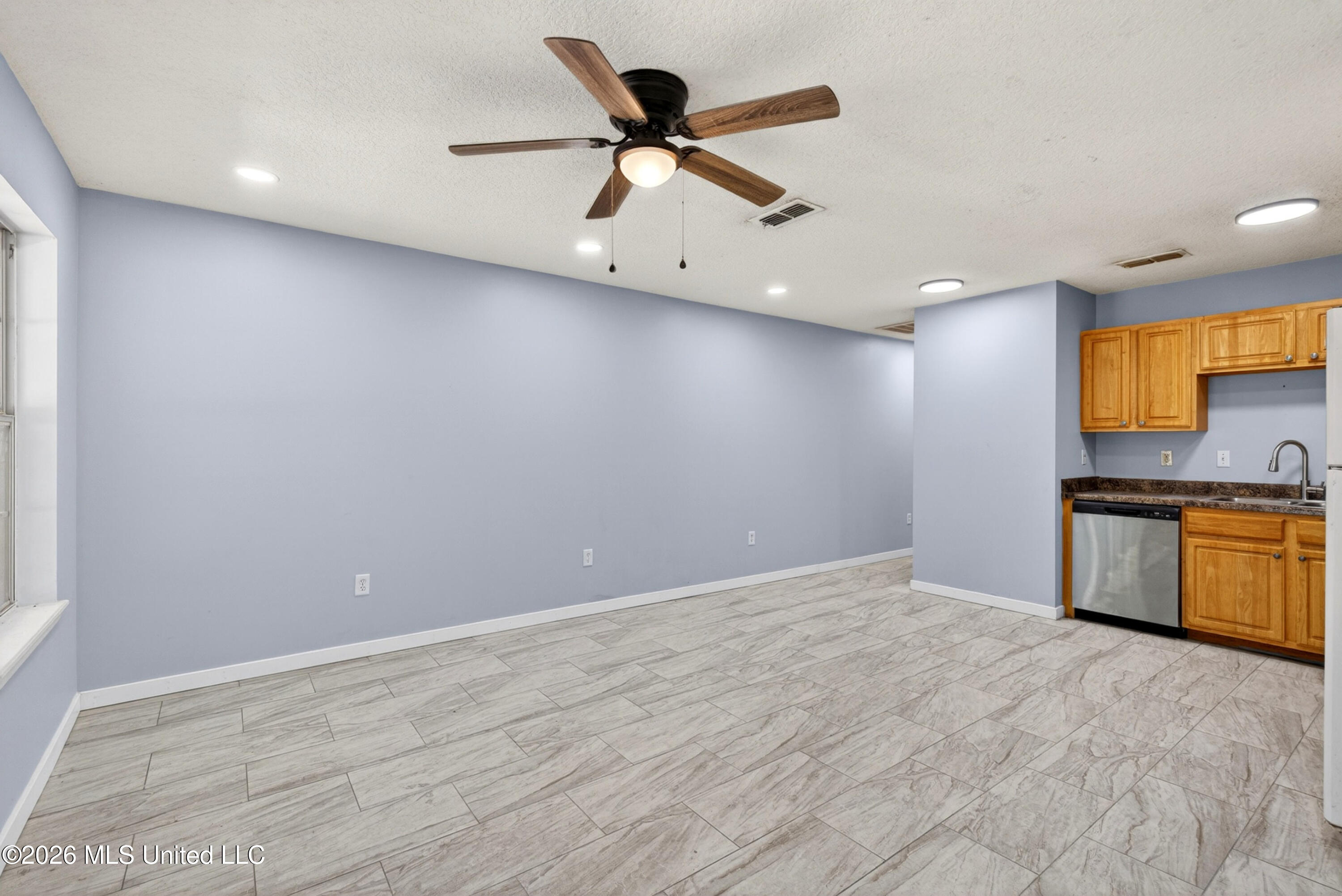 1913 48th Avenue Property Photo 3