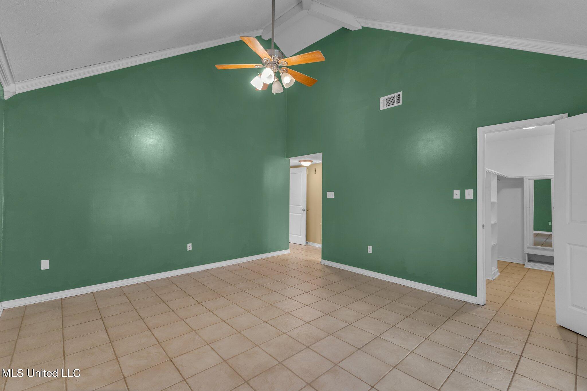 2414 Burke Street Property Photo 10