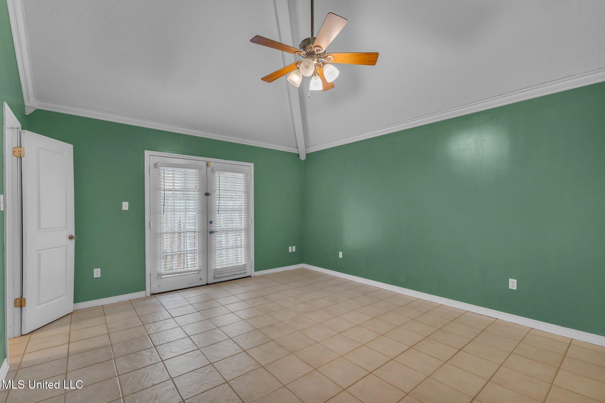 2414 Burke Street Property Photo 11