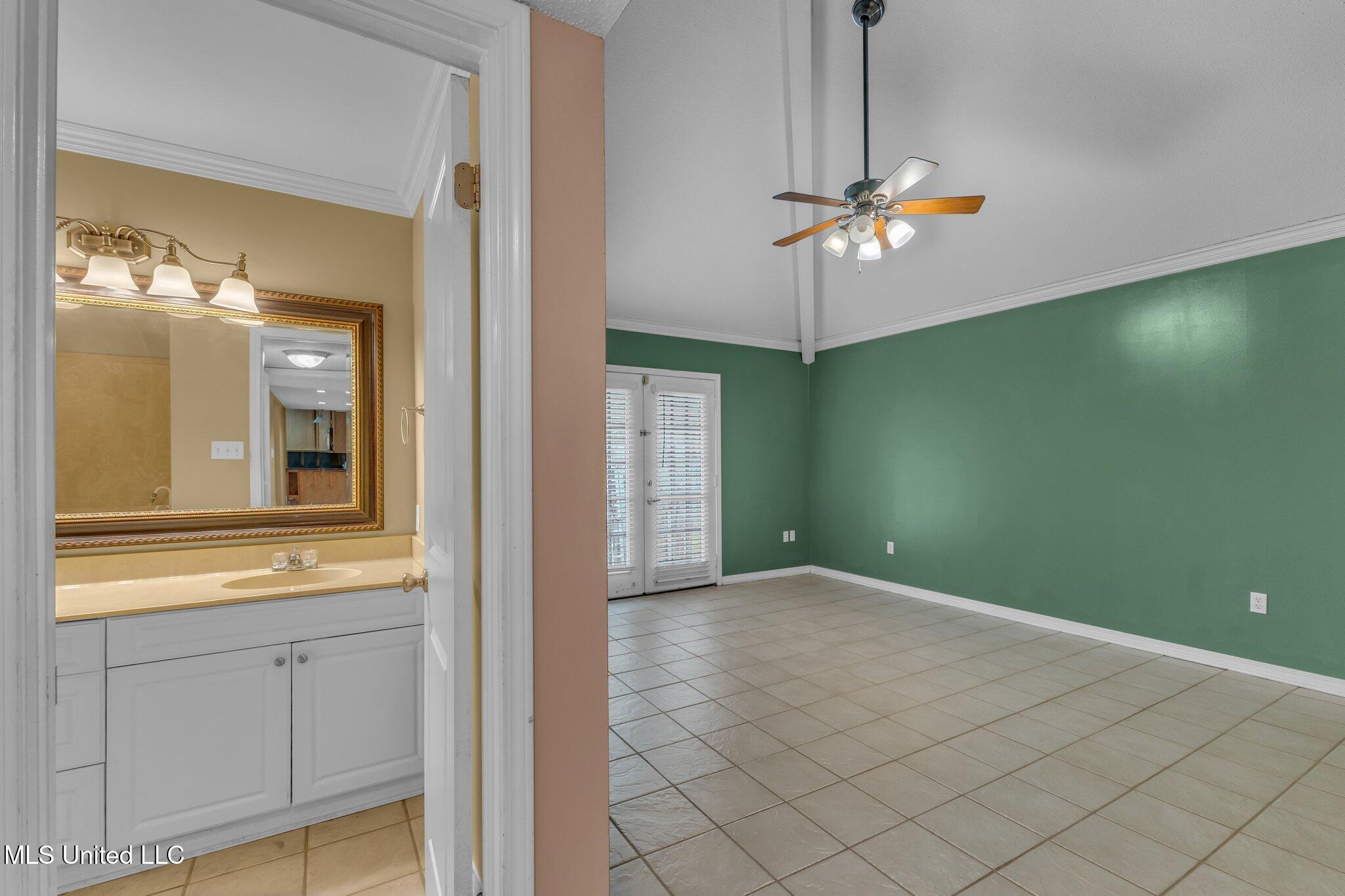 2414 Burke Street Property Photo 12