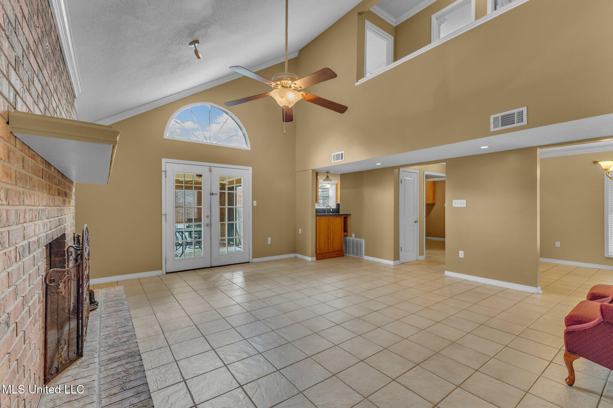 2414 Burke Street Property Photo 13