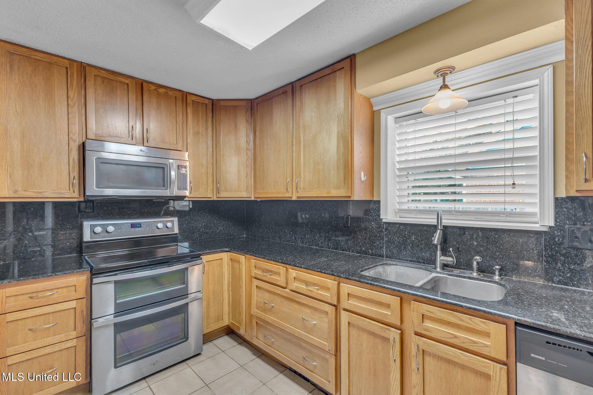 2414 Burke Street Property Photo 17