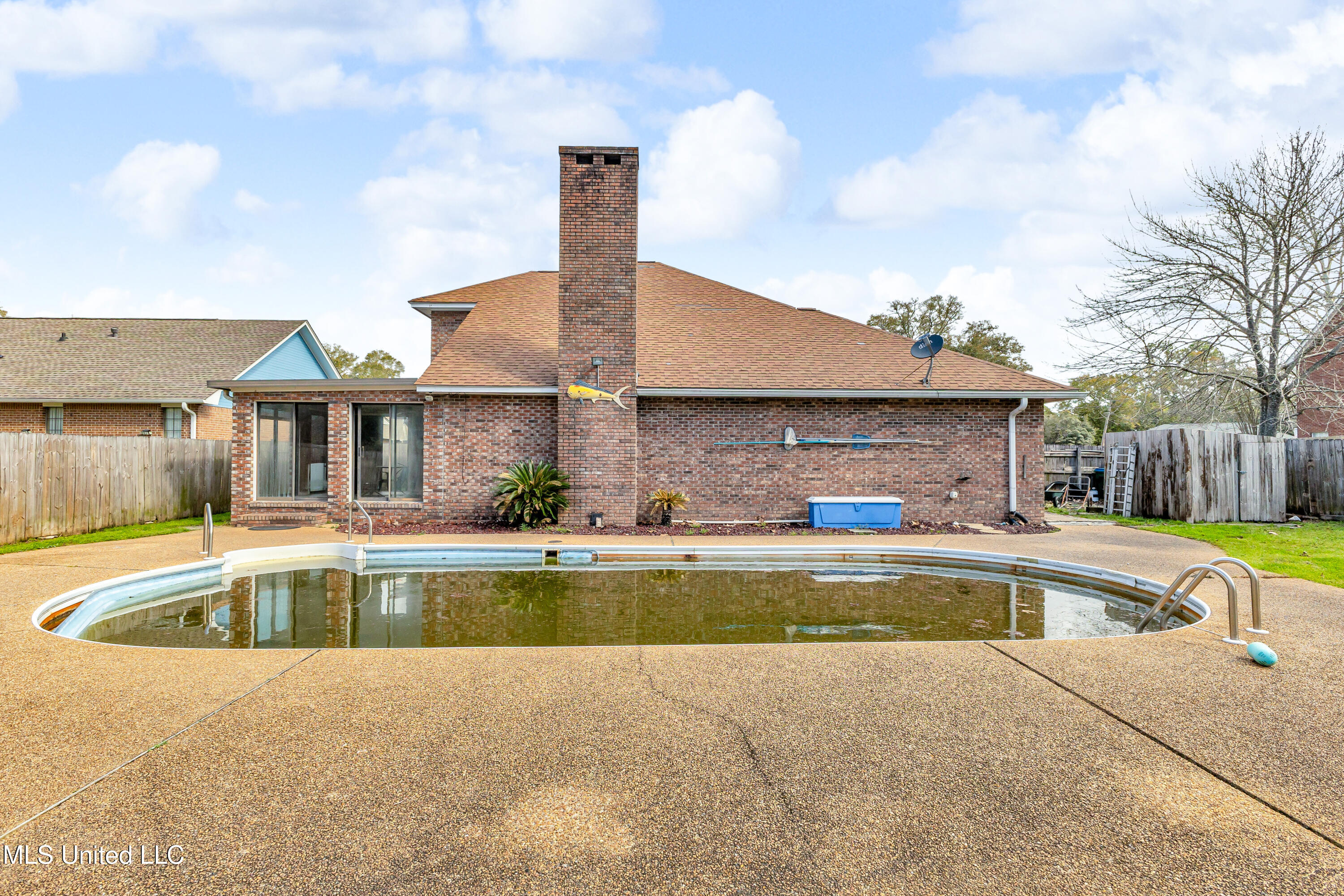 2414 Burke Street Property Photo 18