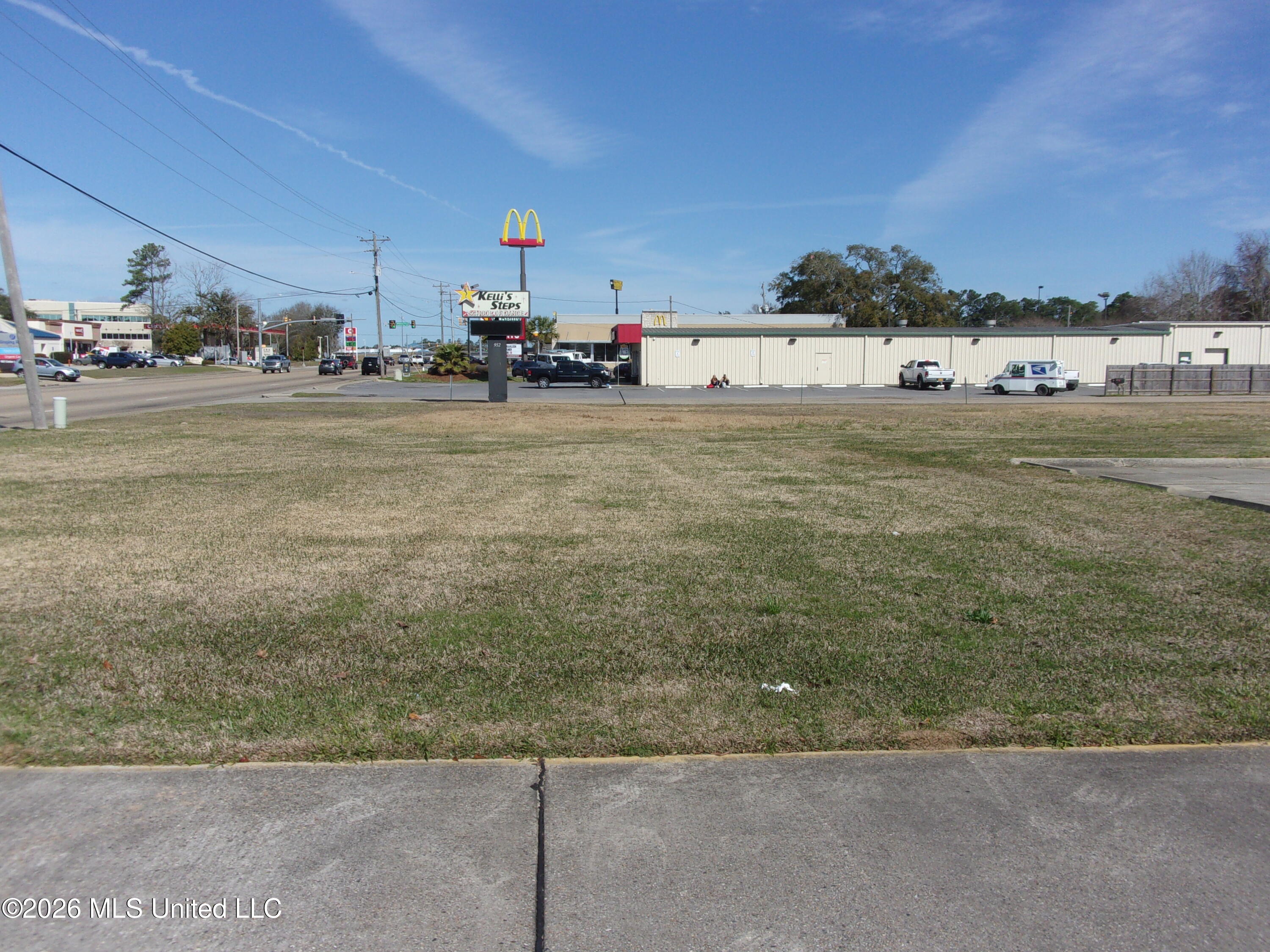 944 Cedar Lake Road Property Photo 2