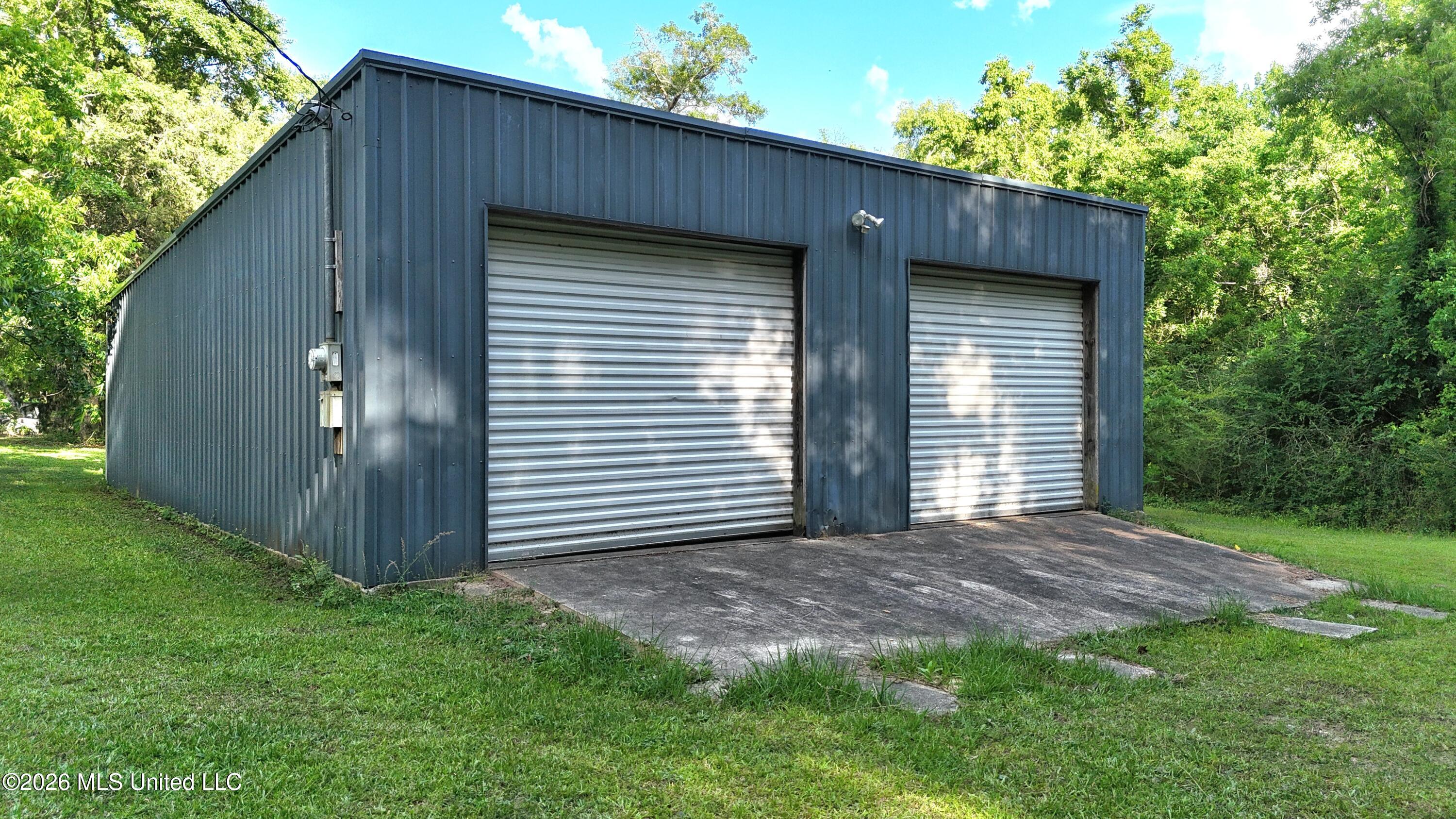 14 E Magnolia Avenue Property Photo 3