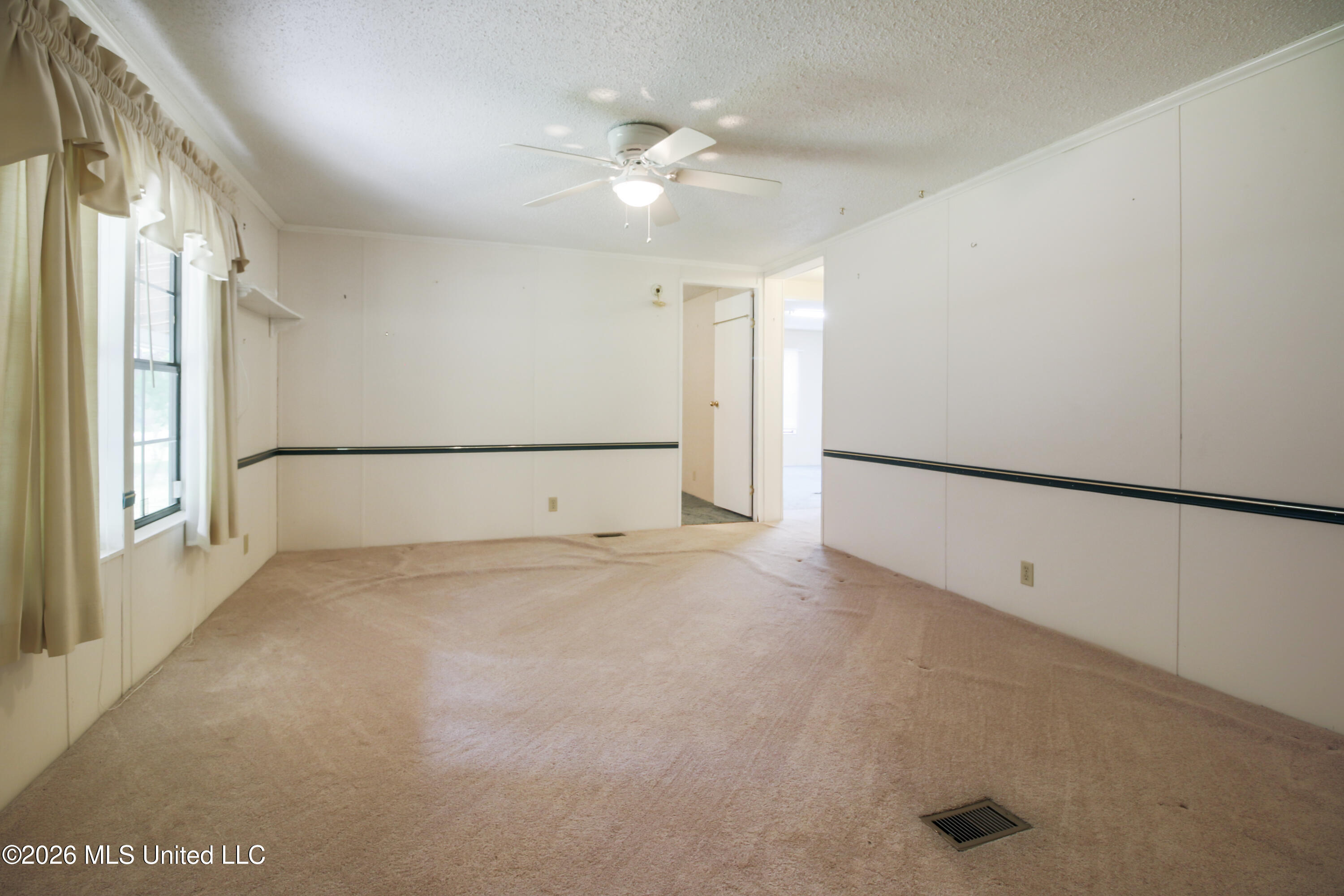 14 E Magnolia Avenue Property Photo 4