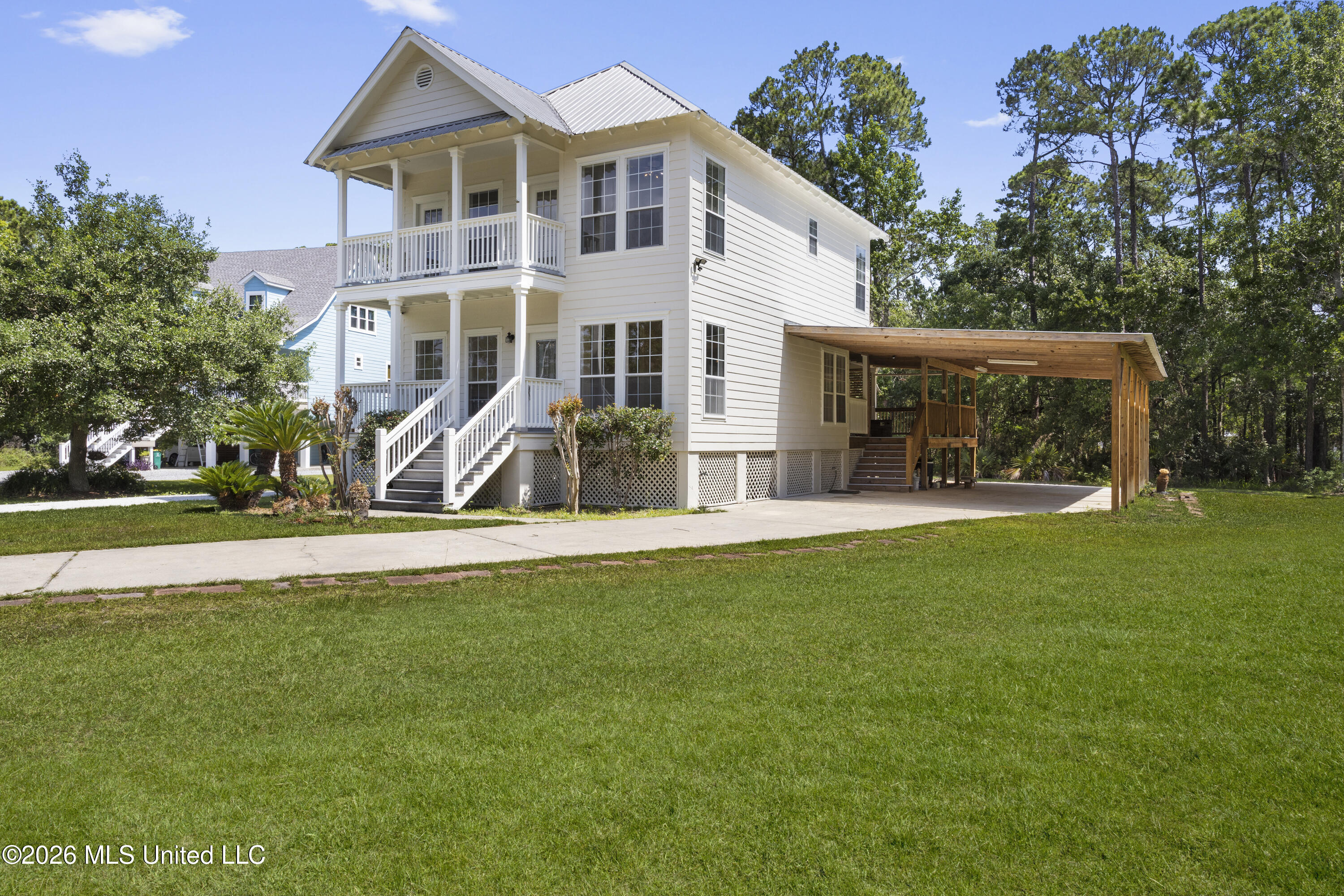 110 Elmwood Drive Property Photo 2