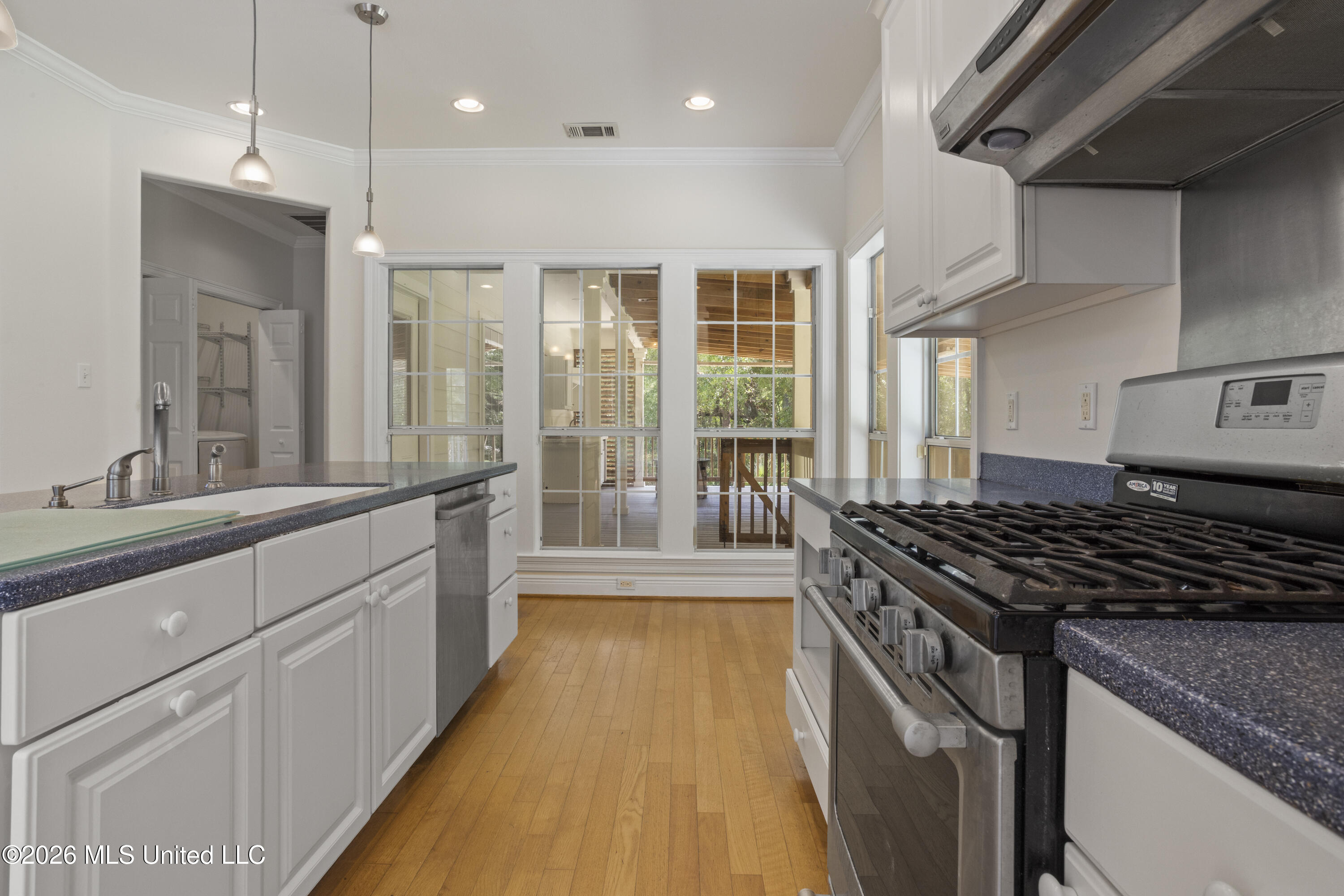 110 Elmwood Drive Property Photo 11