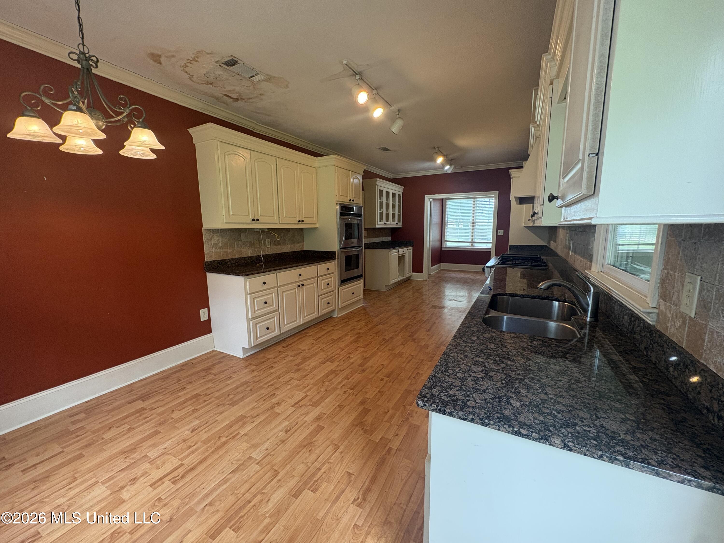 407 Heslep Street Property Photo 9
