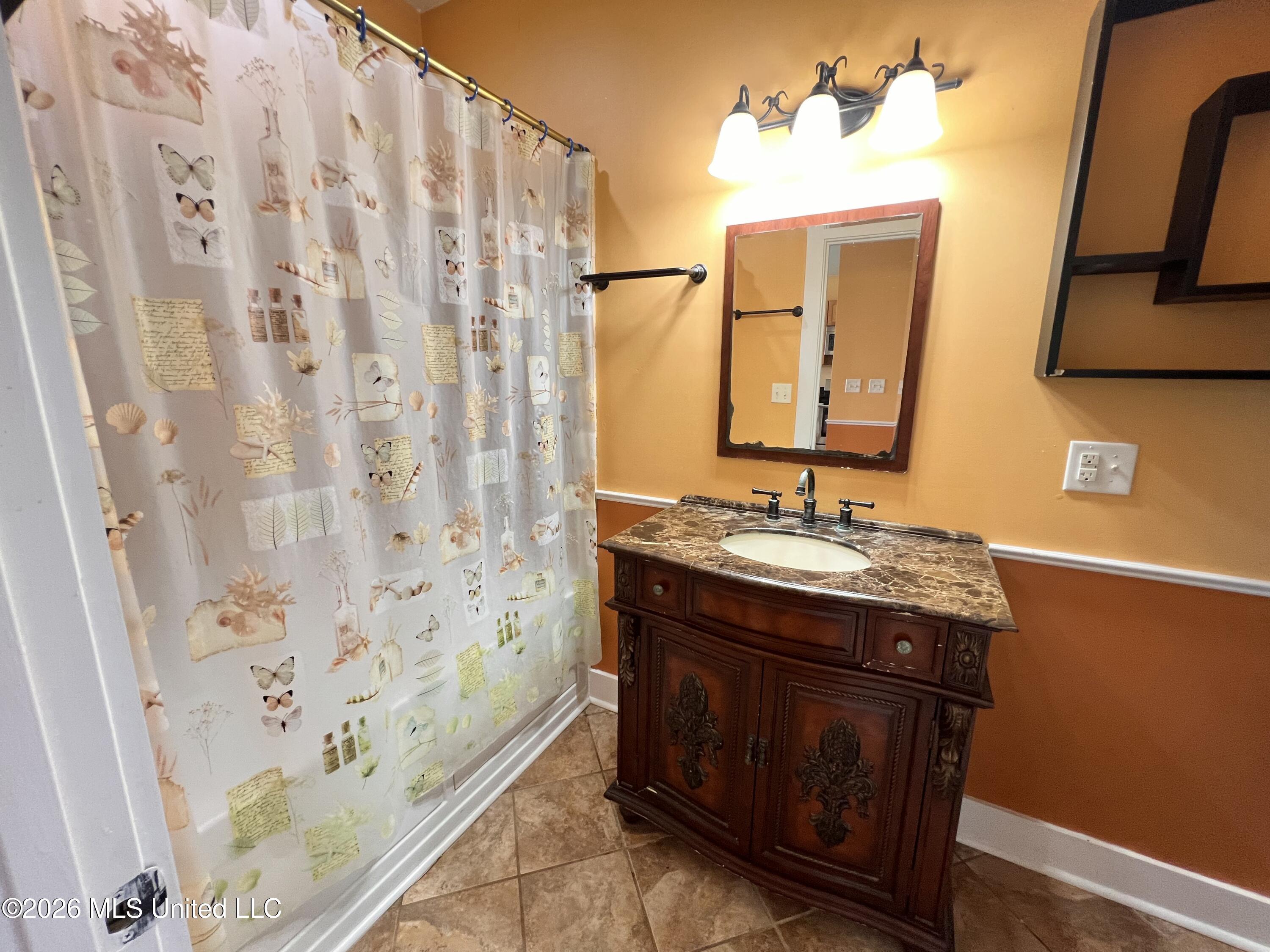 11053 N Shore Drive Property Photo 7