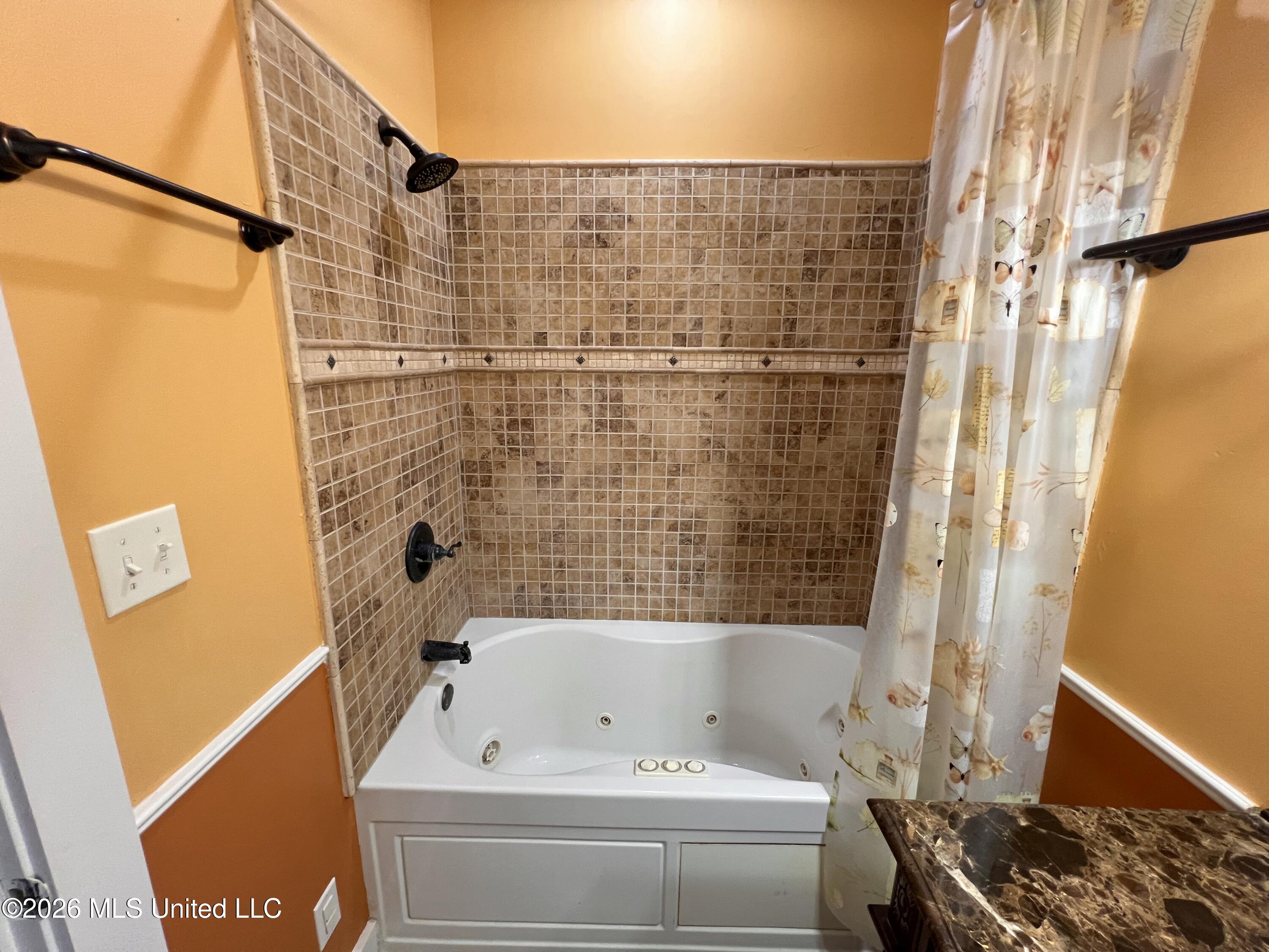 11053 N Shore Drive Property Photo 9