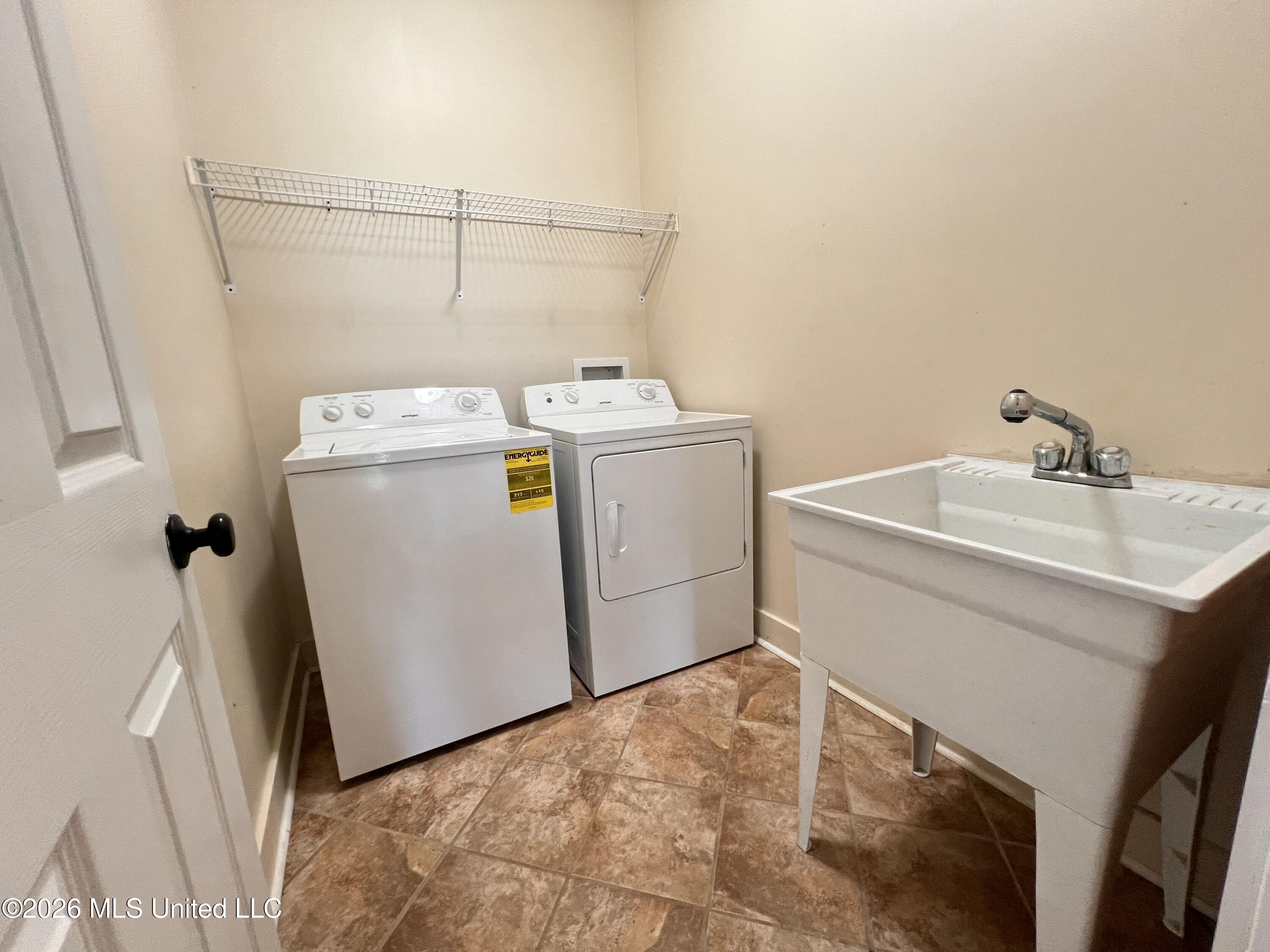 11053 N Shore Drive Property Photo 11