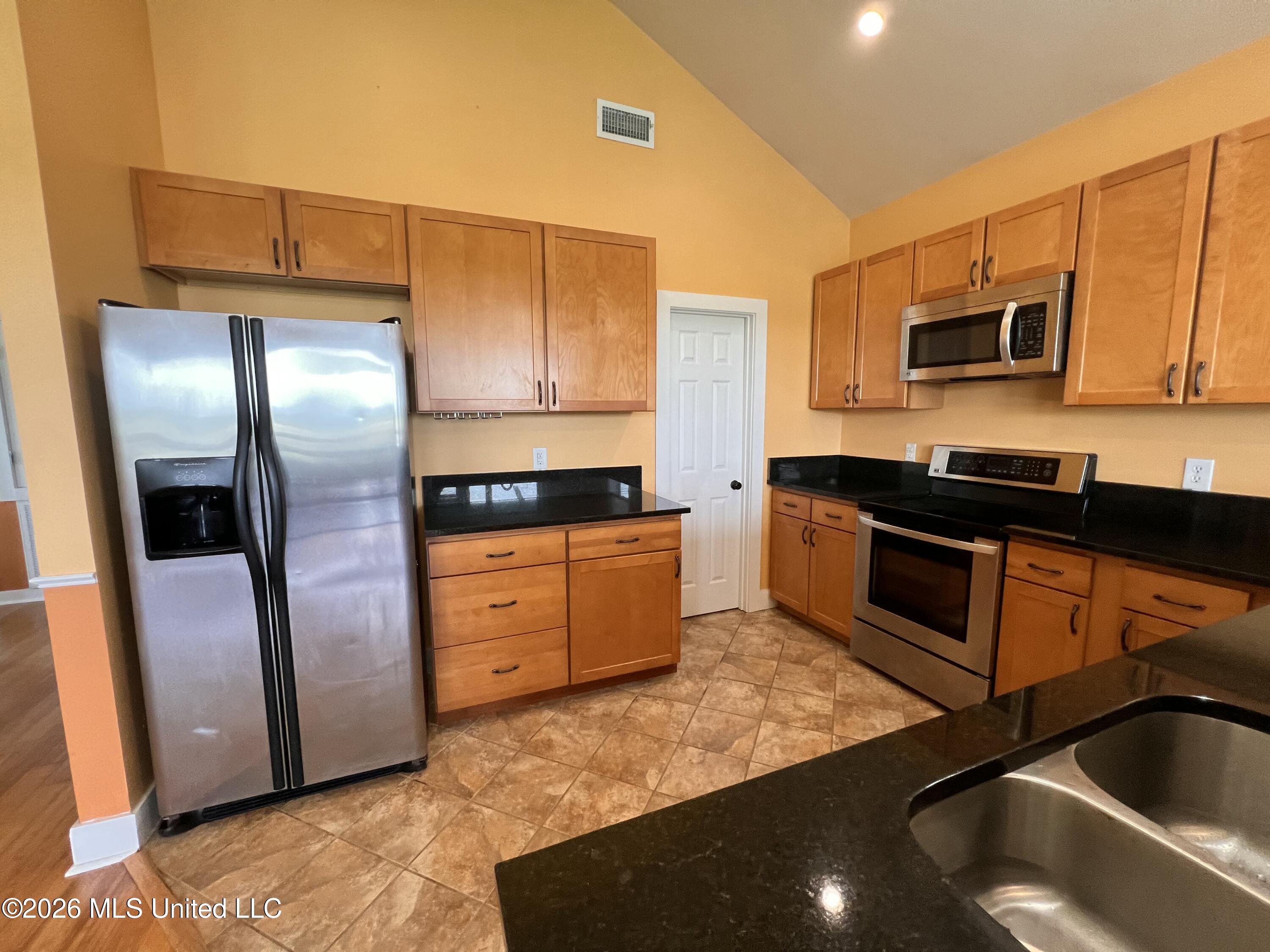 11053 N Shore Drive Property Photo 12