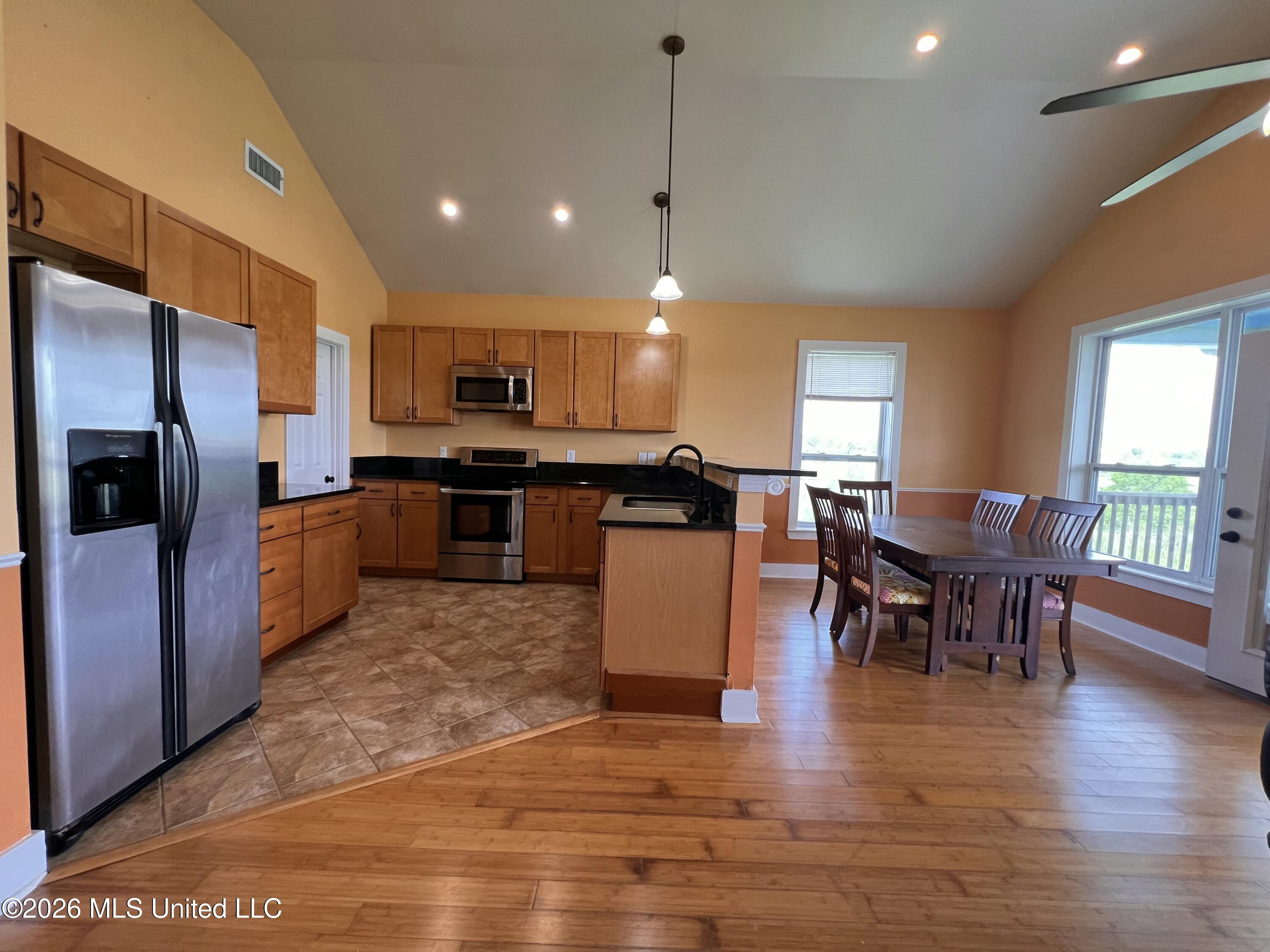 11053 N Shore Drive Property Photo 13