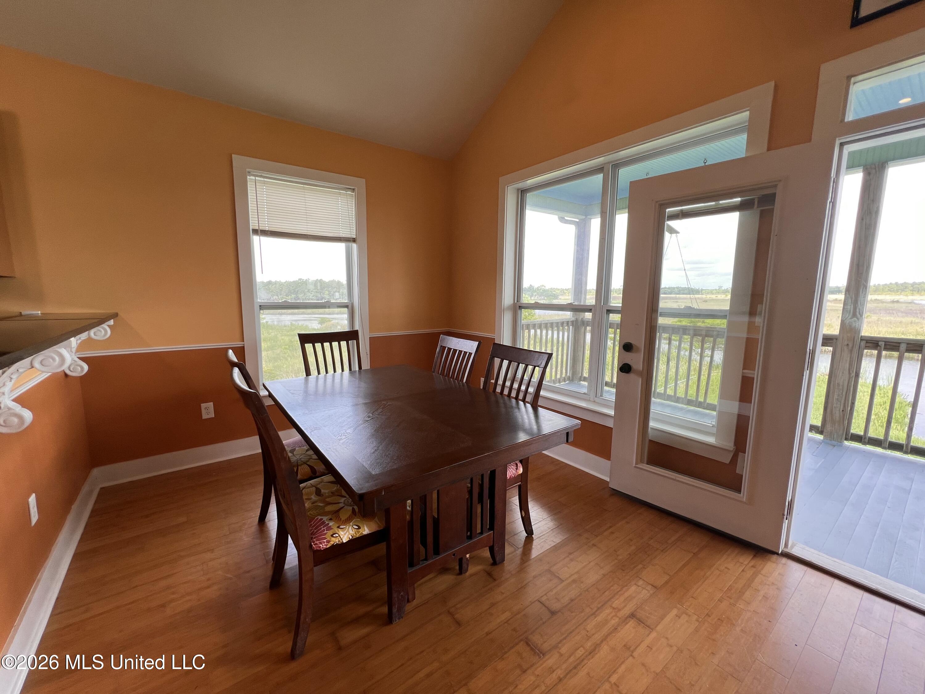 11053 N Shore Drive Property Photo 17