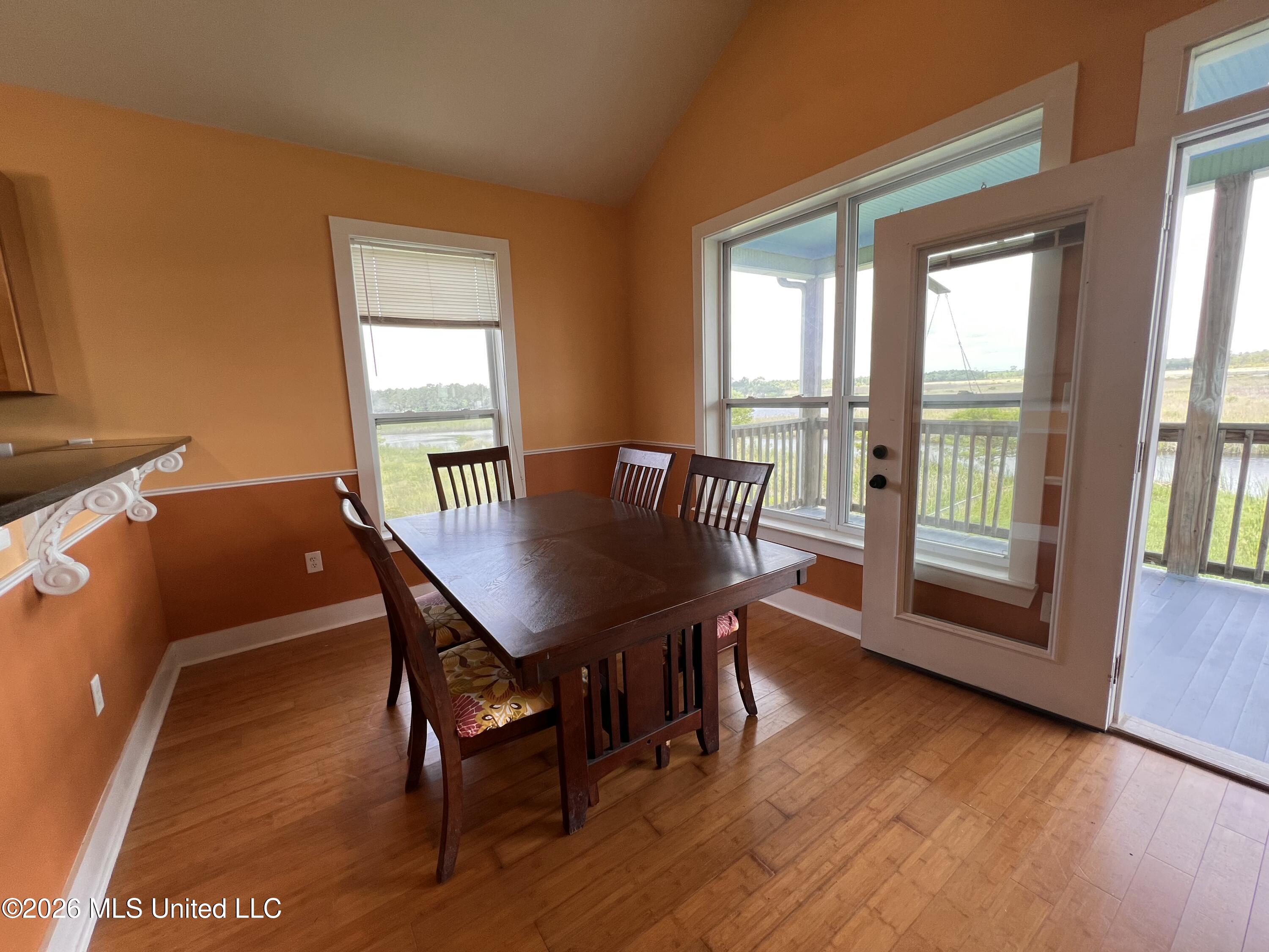 11053 N Shore Drive Property Photo 18
