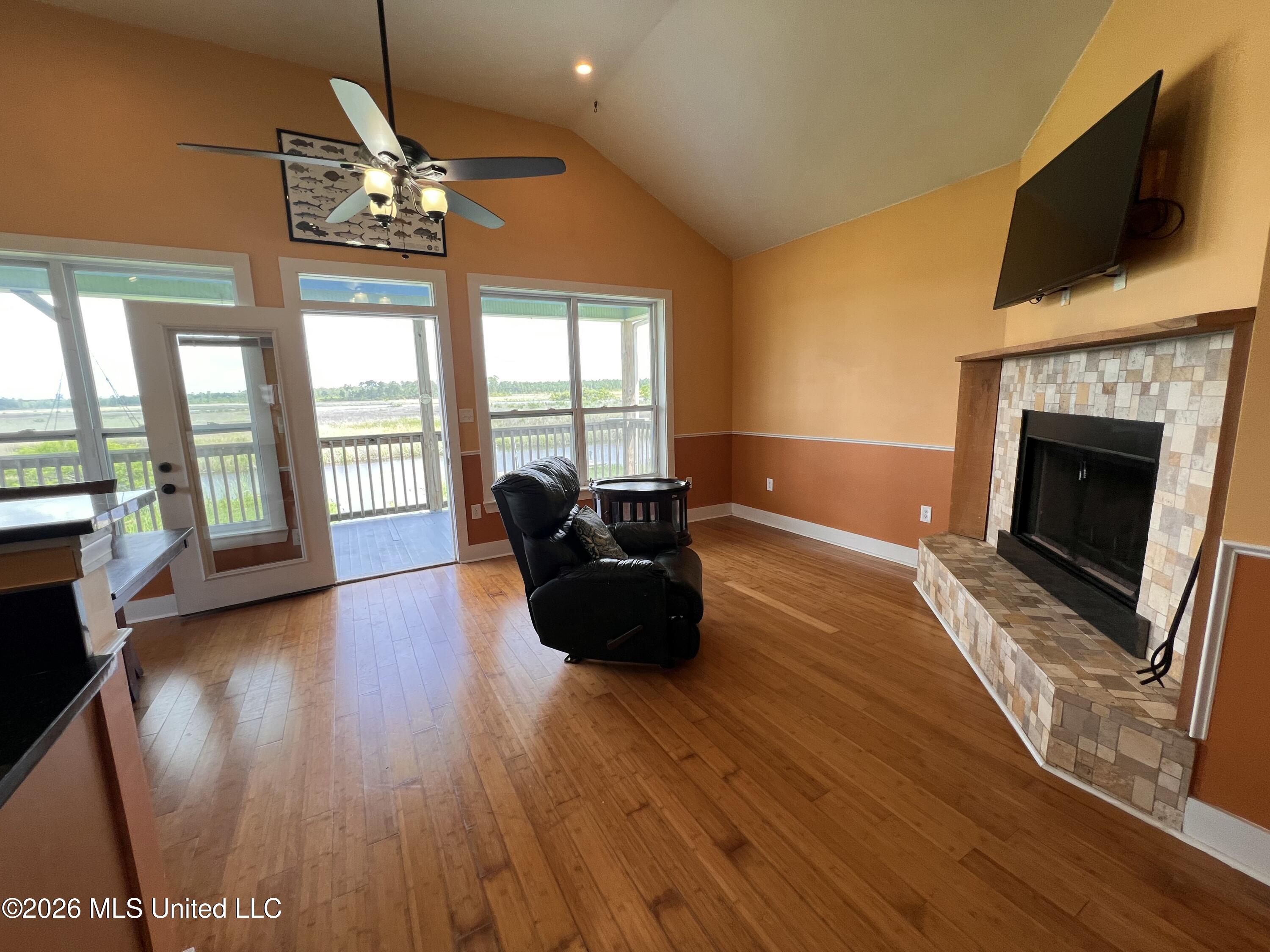 11053 N Shore Drive Property Photo 19