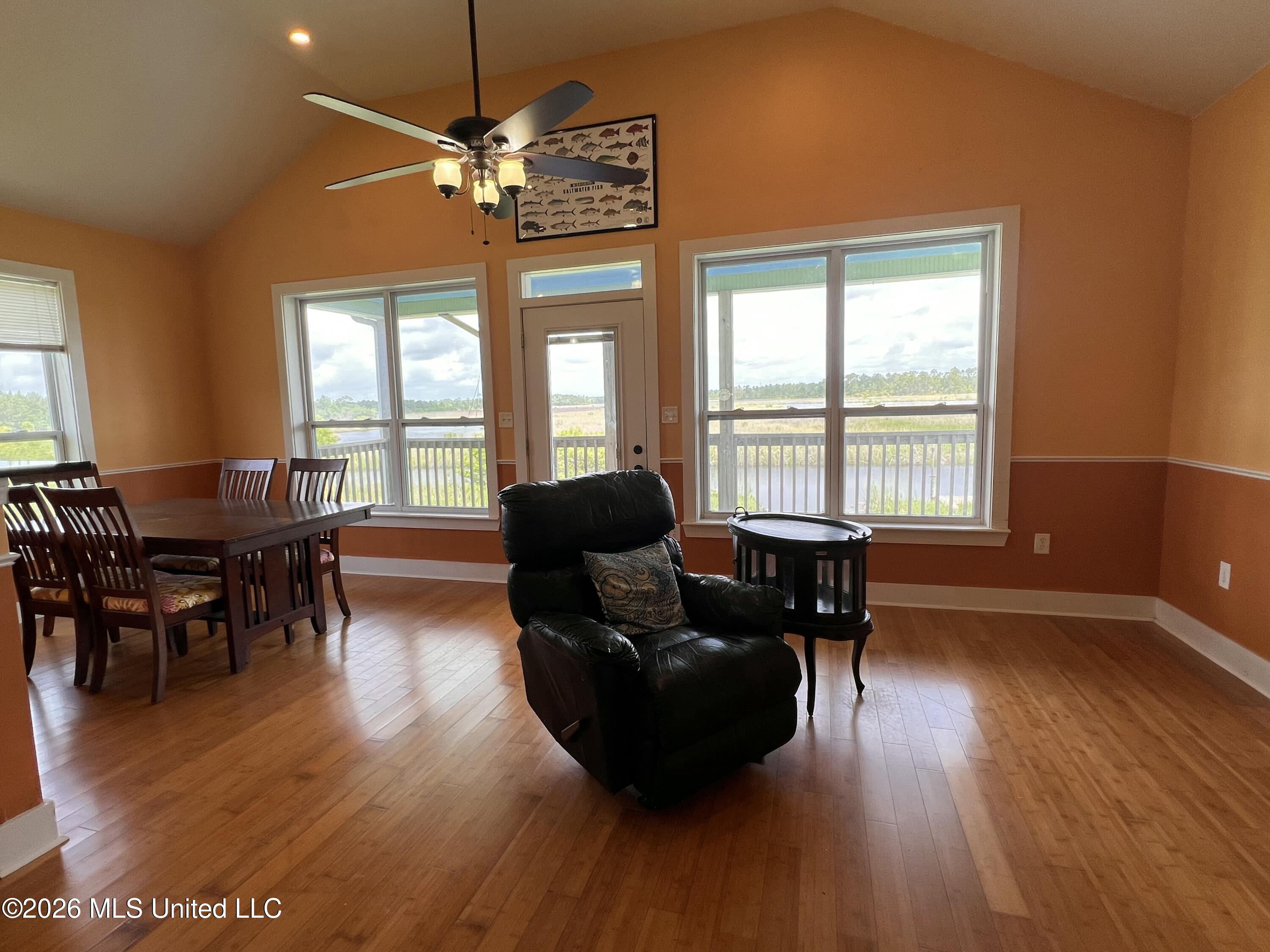 11053 N Shore Drive Property Photo 20