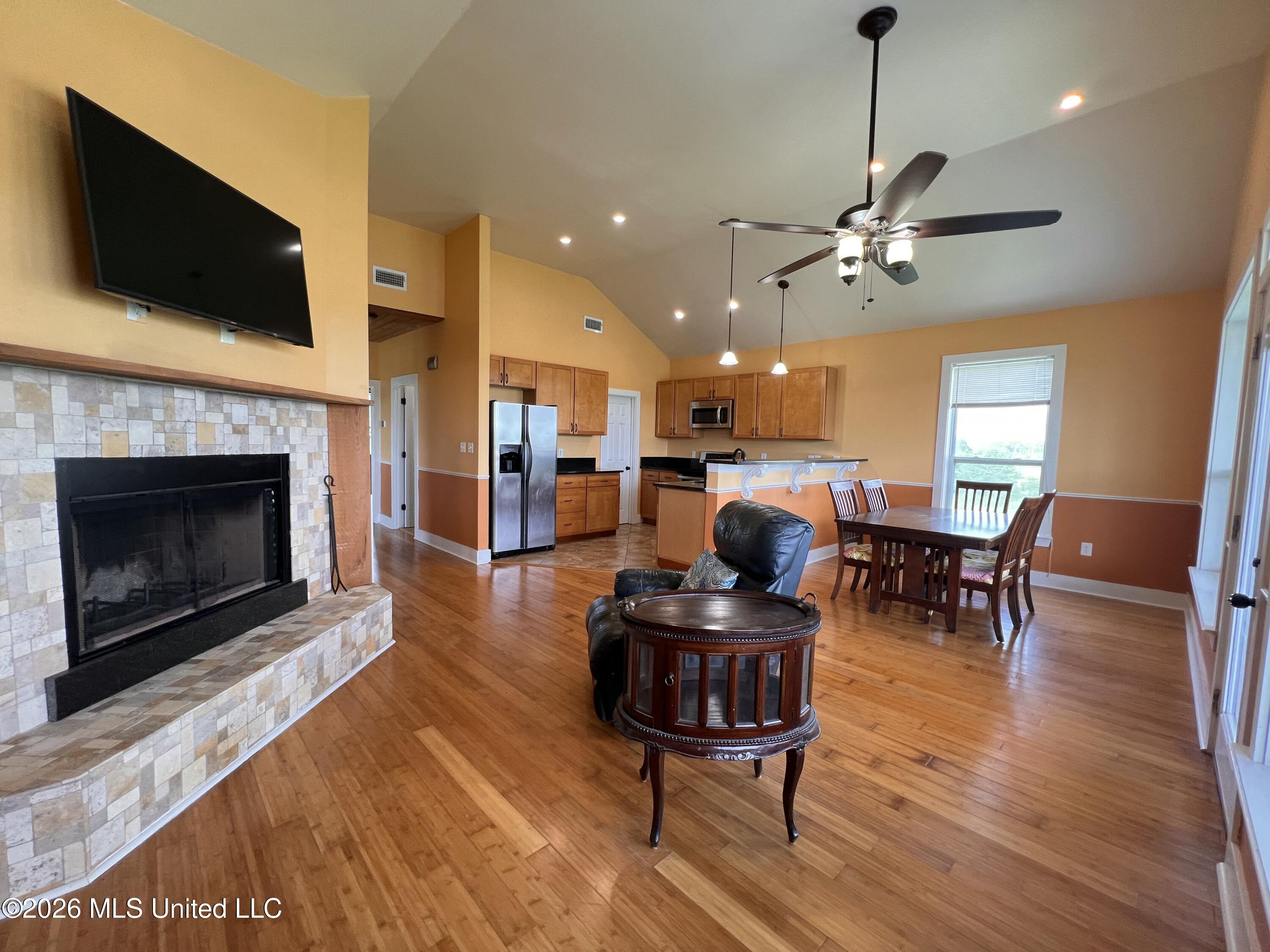 11053 N Shore Drive Property Photo 21
