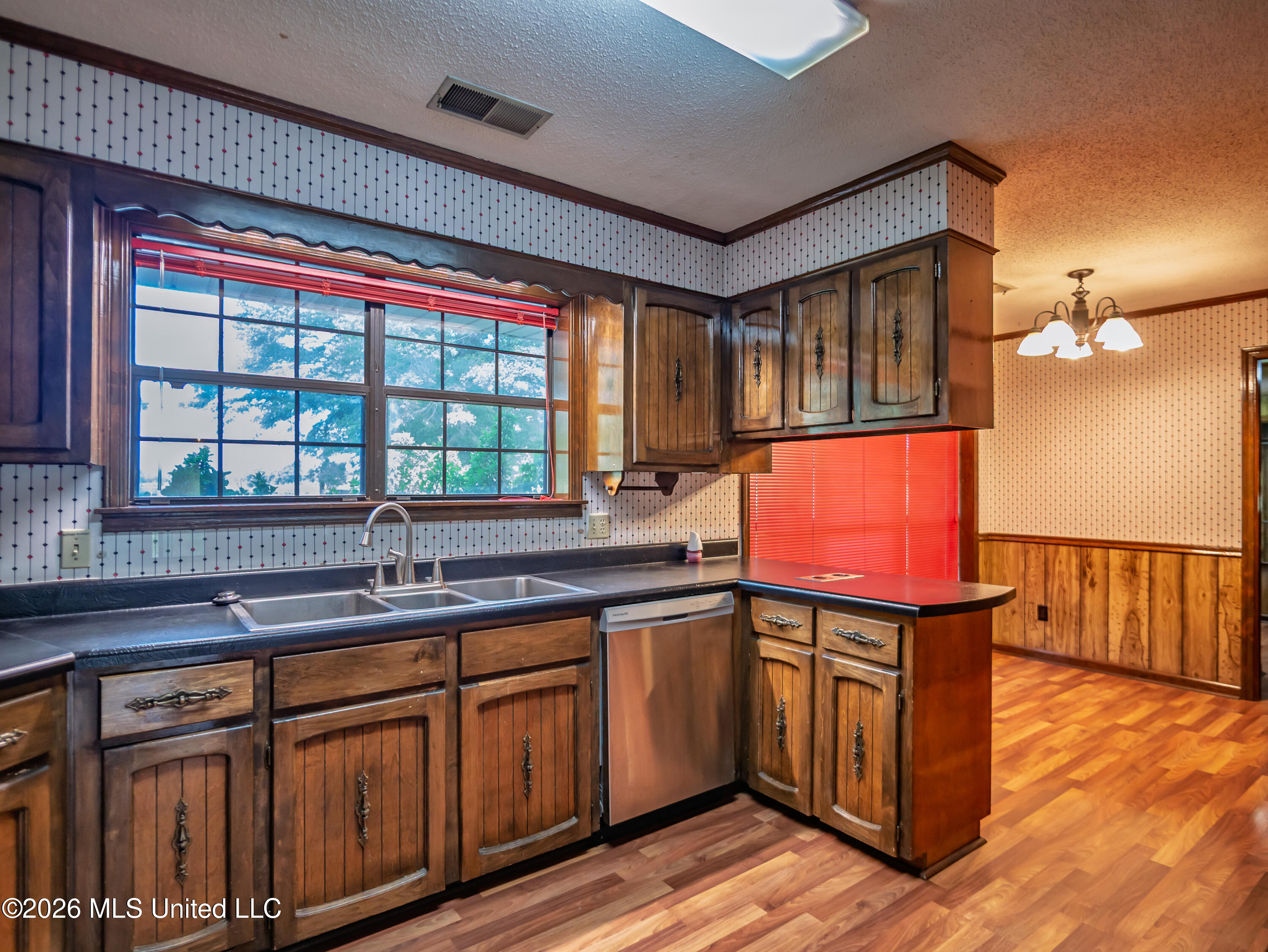 5042 Dummyline Road Property Photo 10