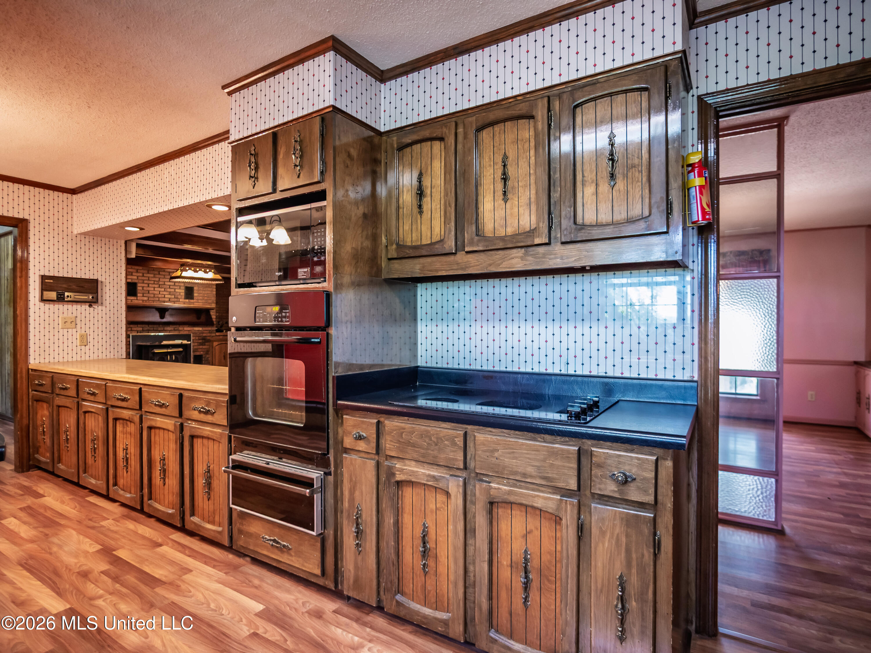 5042 Dummyline Road Property Photo 13