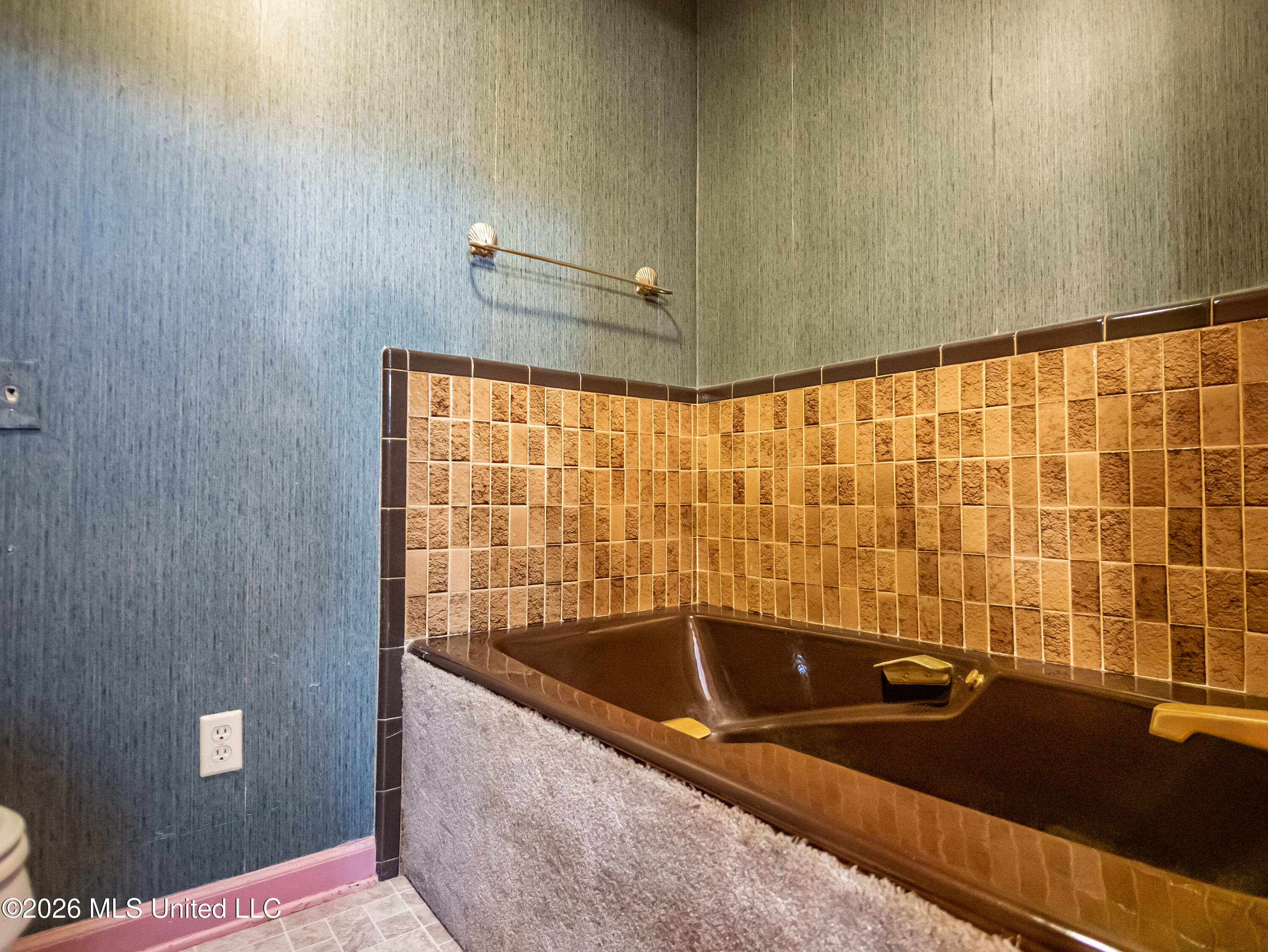 5042 Dummyline Road Property Photo 48