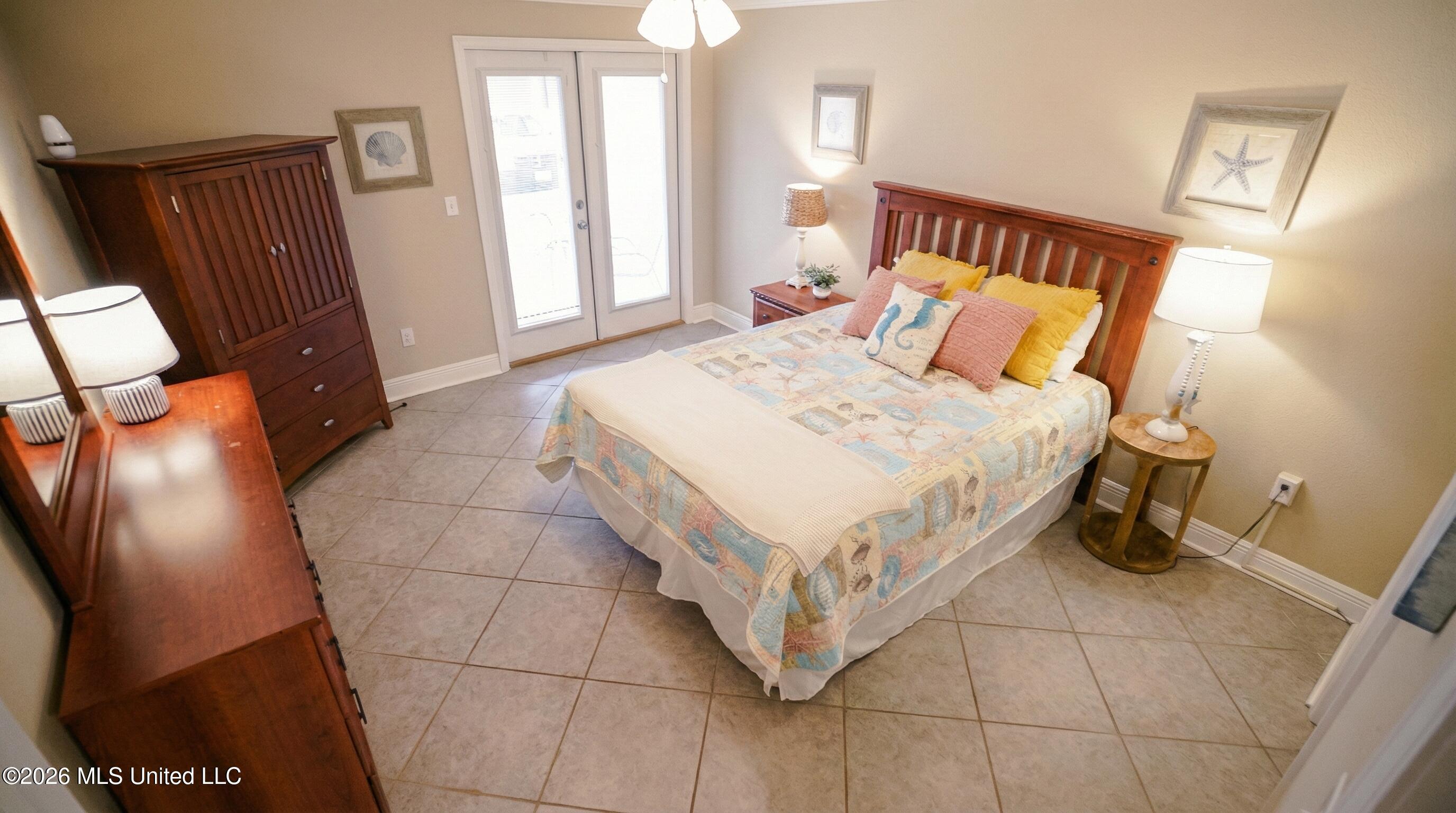 2046 Beach Boulevard Property Photo 3