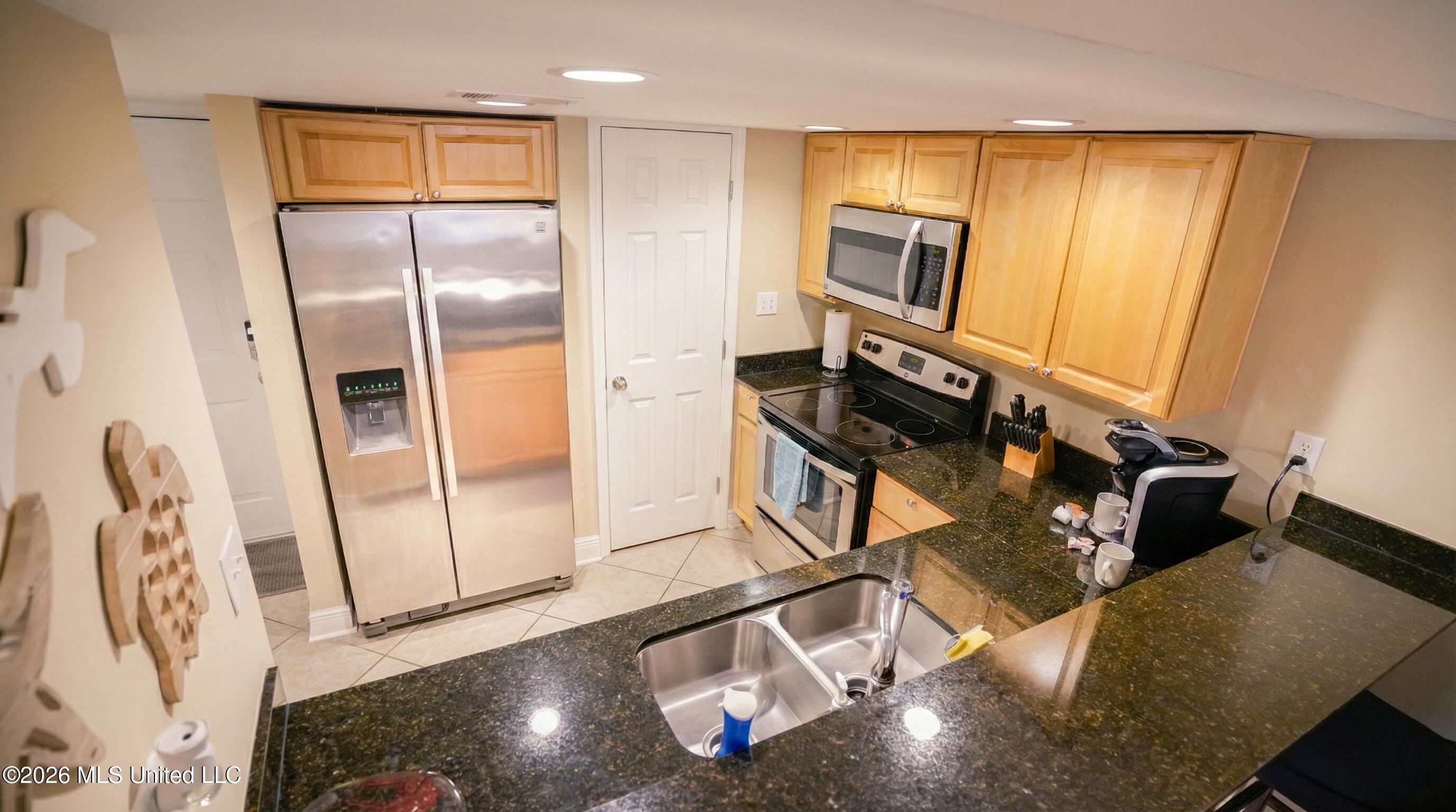 2046 Beach Boulevard Property Photo 7