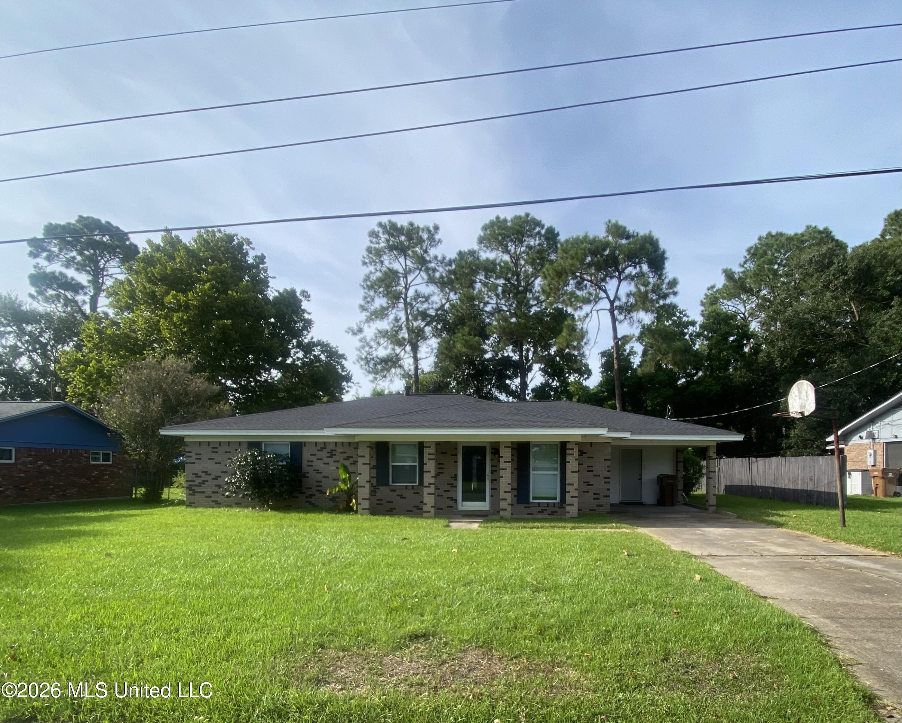 218 Alverado Drive Property Photo 1