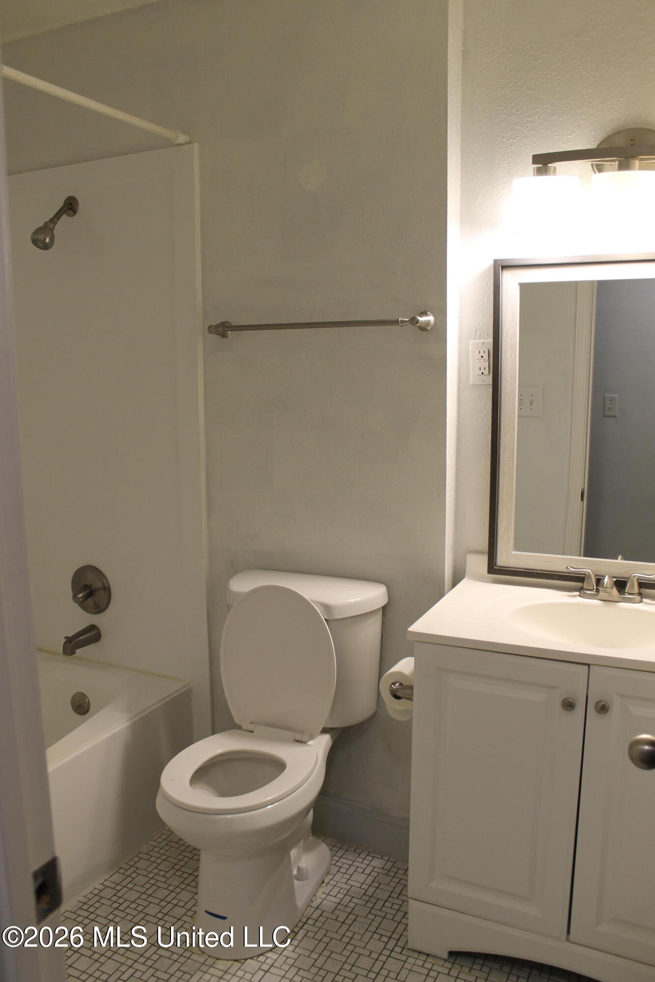 218 Alverado Drive Property Photo 8