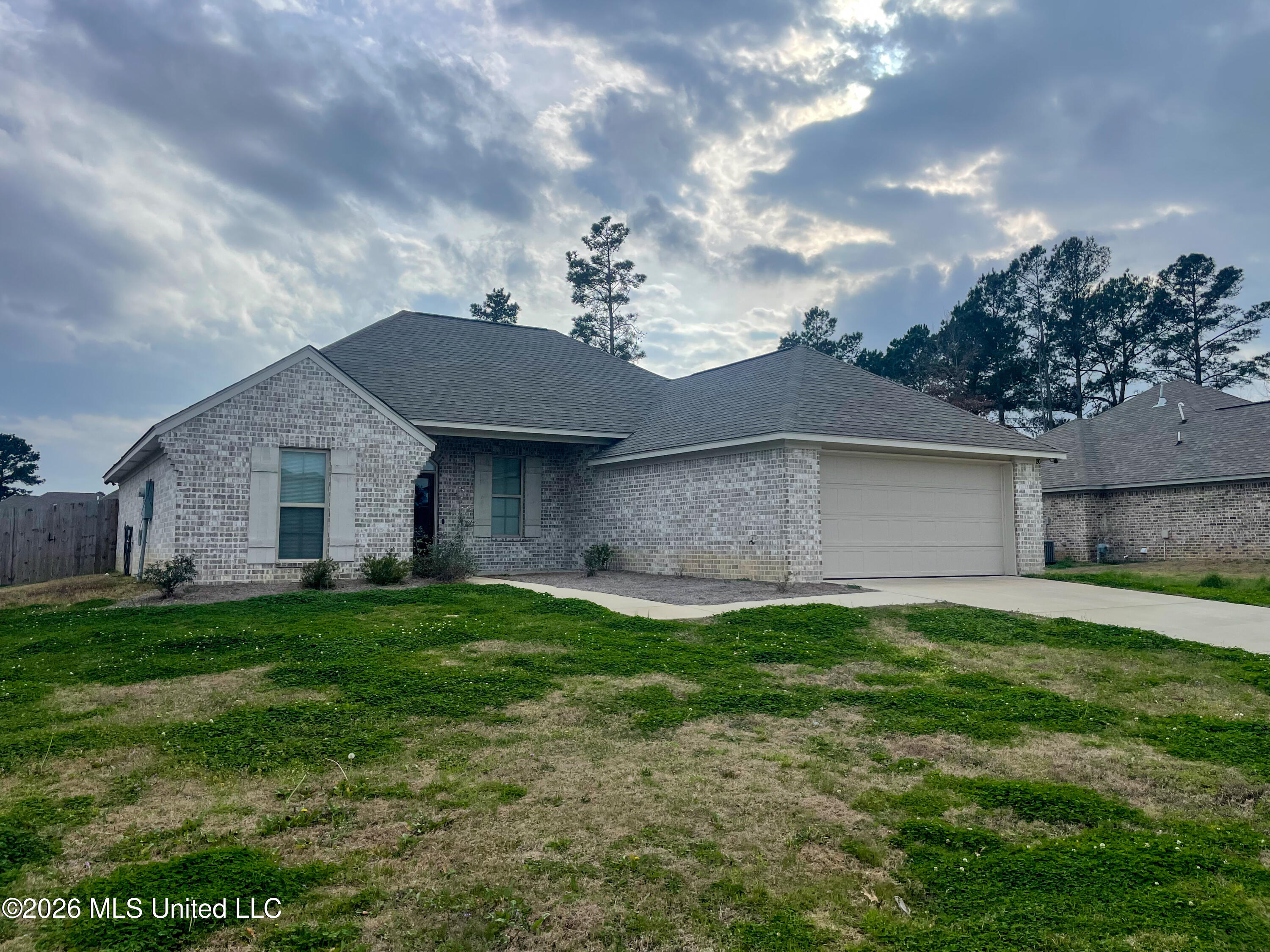 130 Chartleigh Circle Property Photo 2