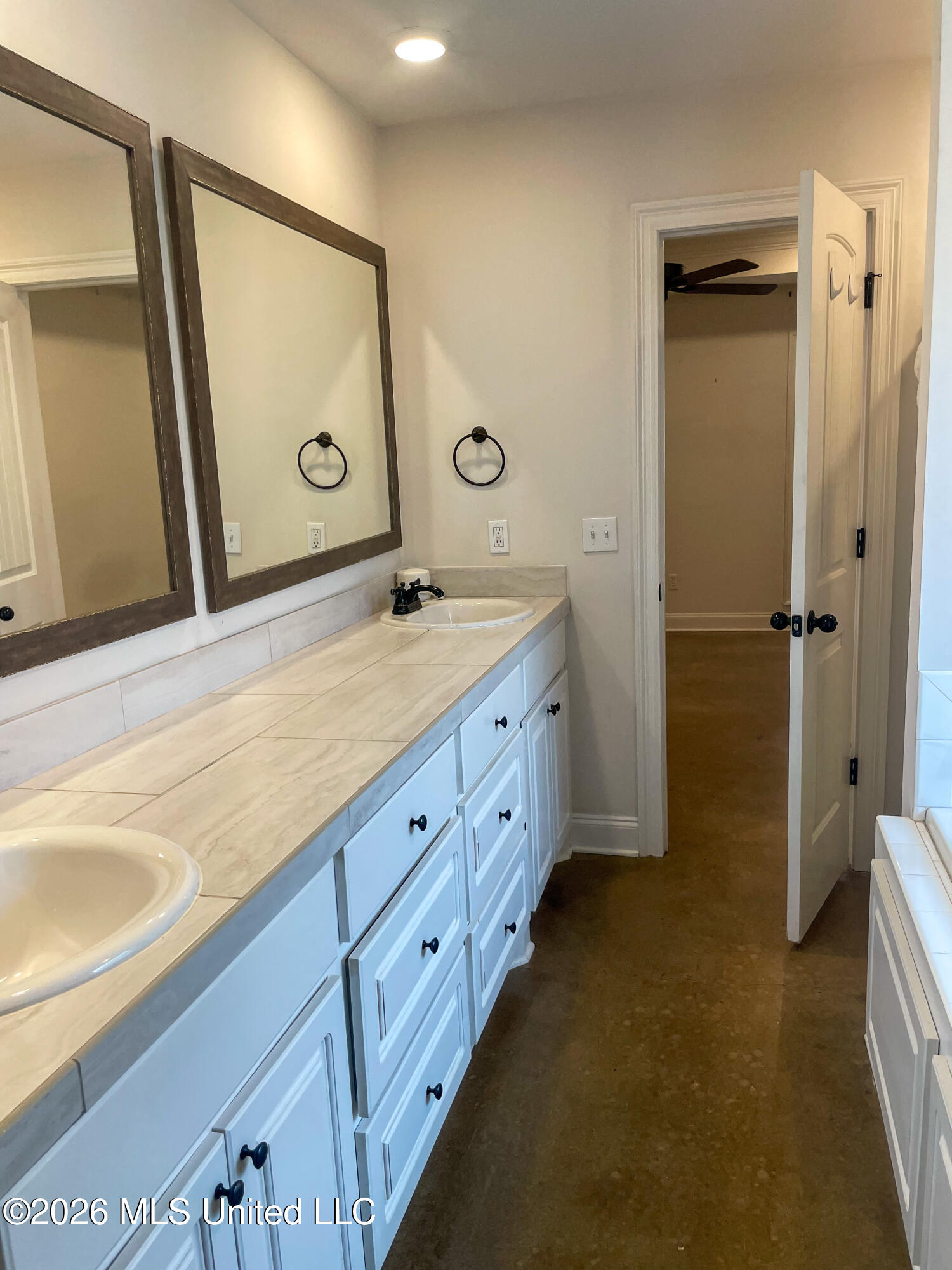 130 Chartleigh Circle Property Photo 7