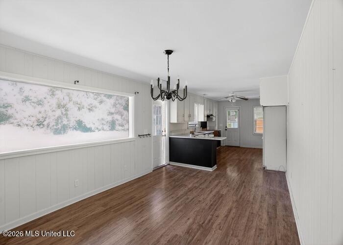 589 S Dunn Street Property Photo 8