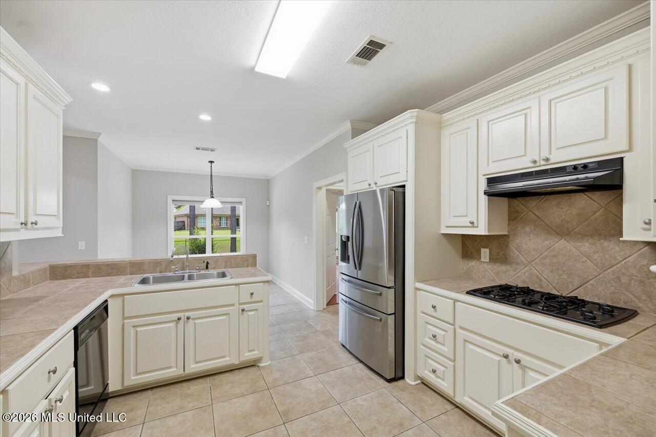 103 Hartfield Drive Property Photo 13