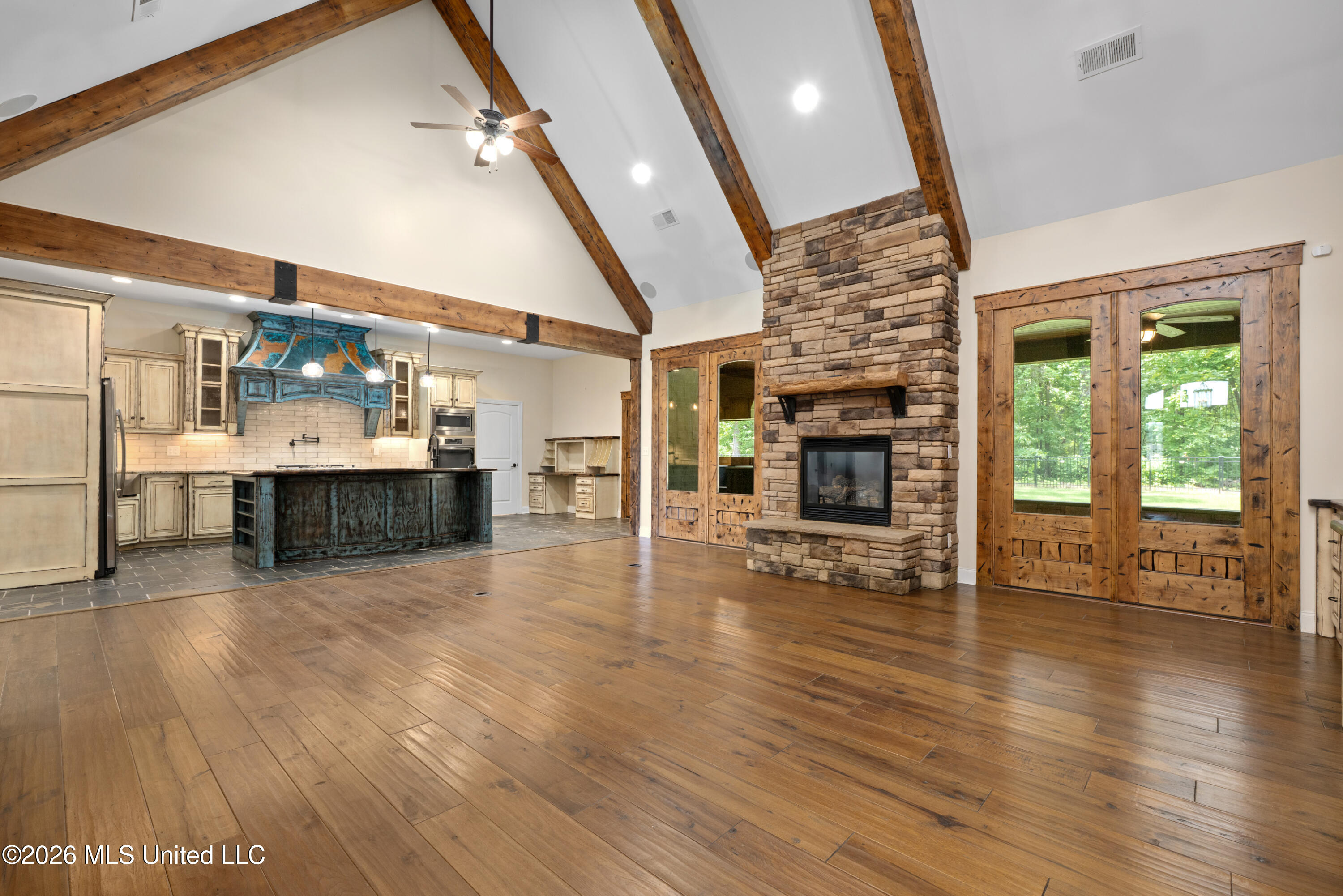 568 Woodford Cove Property Photo 6