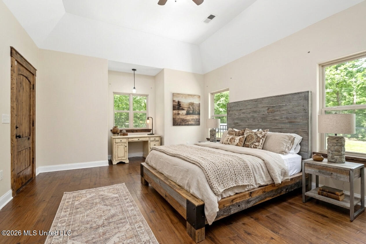568 Woodford Cove Property Photo 33
